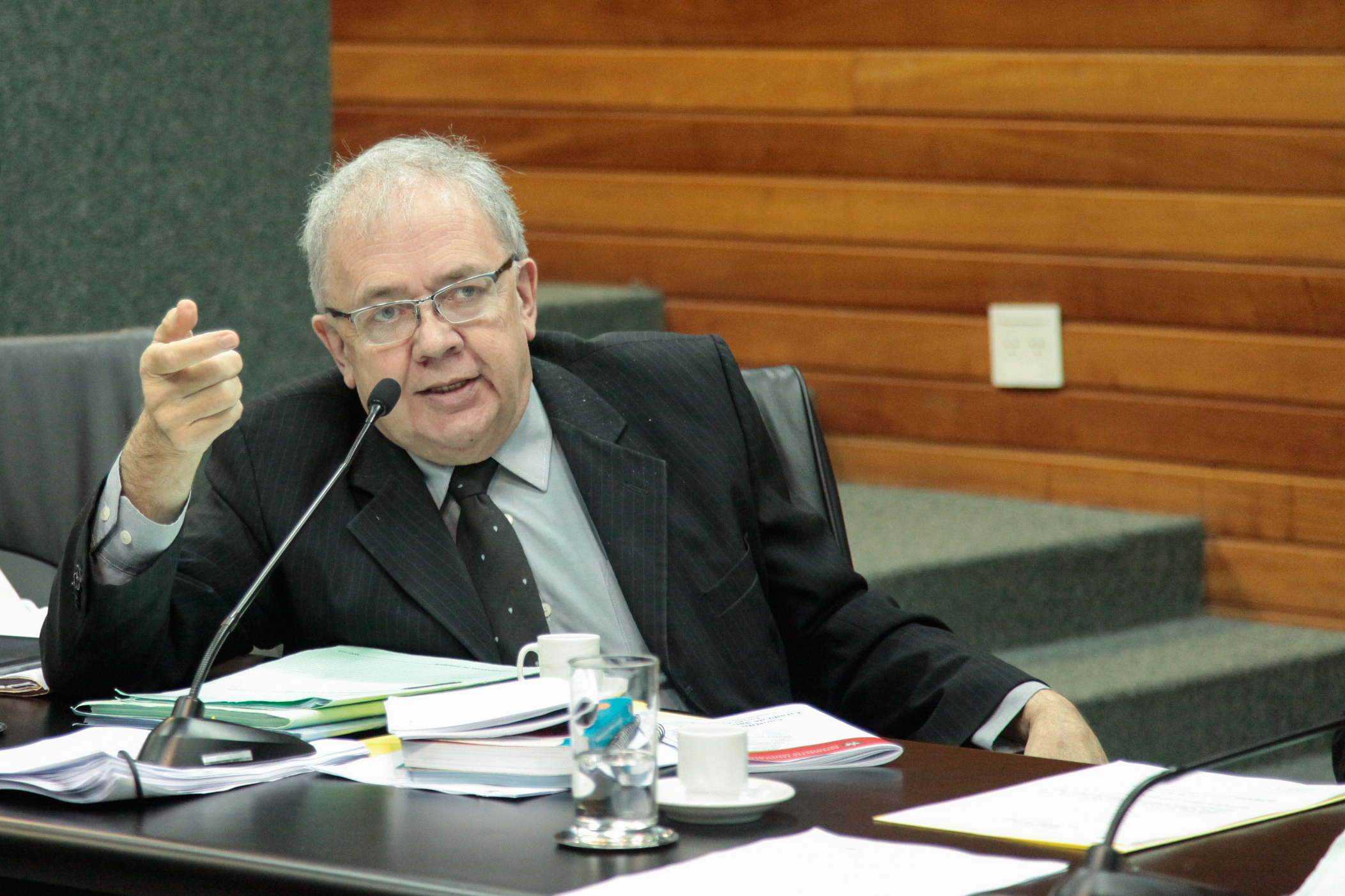 Deputado Fernando Coruja (PMDB). Comissão de Trabalho, Administração e Serviços Públicos.