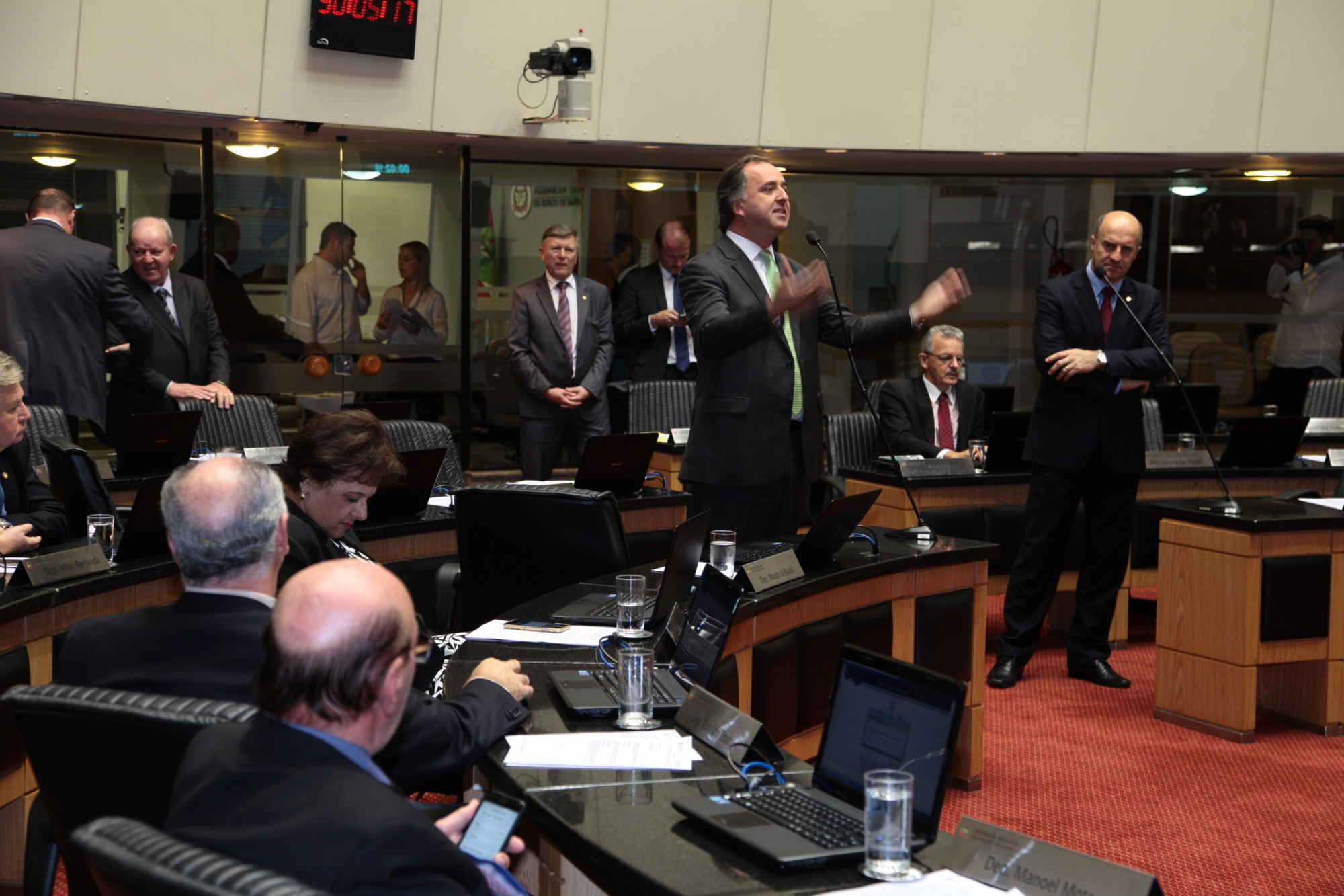 Pronunciamentos dos deputados na sessão desta terça (30)