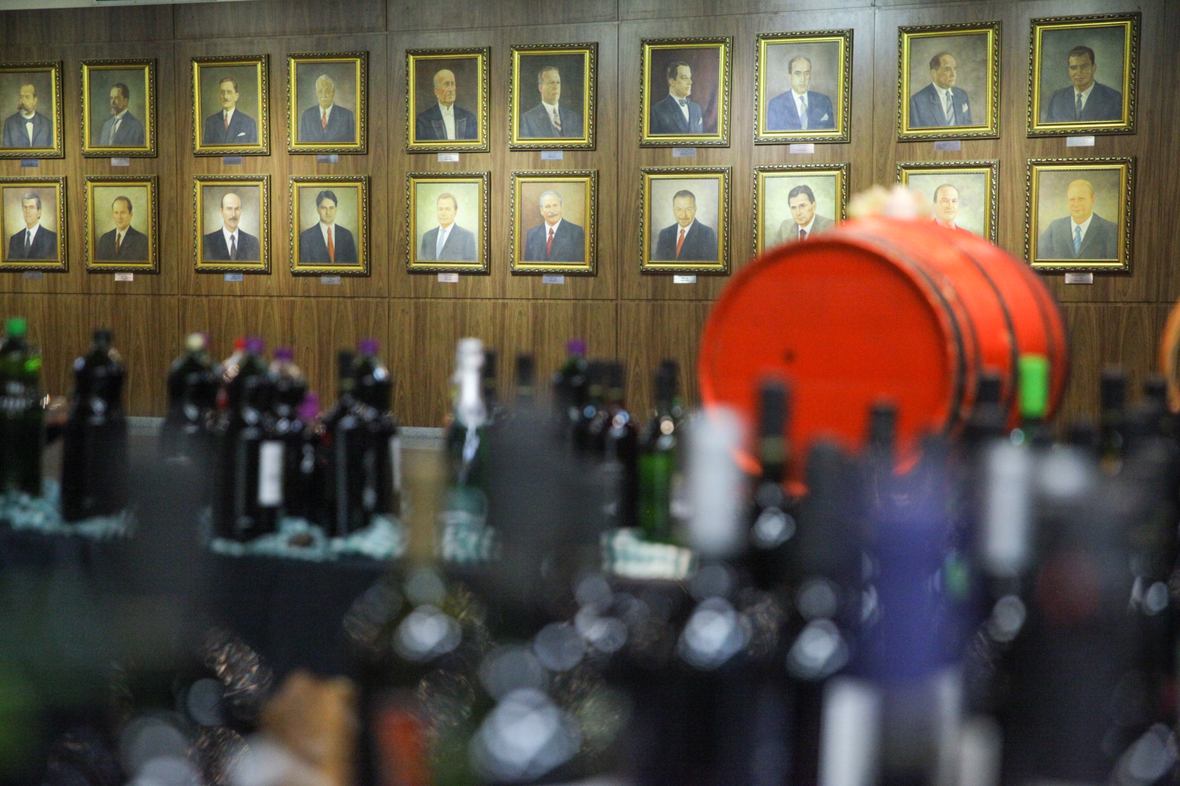 Abertura do primeiro barril de vinho para o lançamento da 6ª Mostra do Vinho Catarinense
