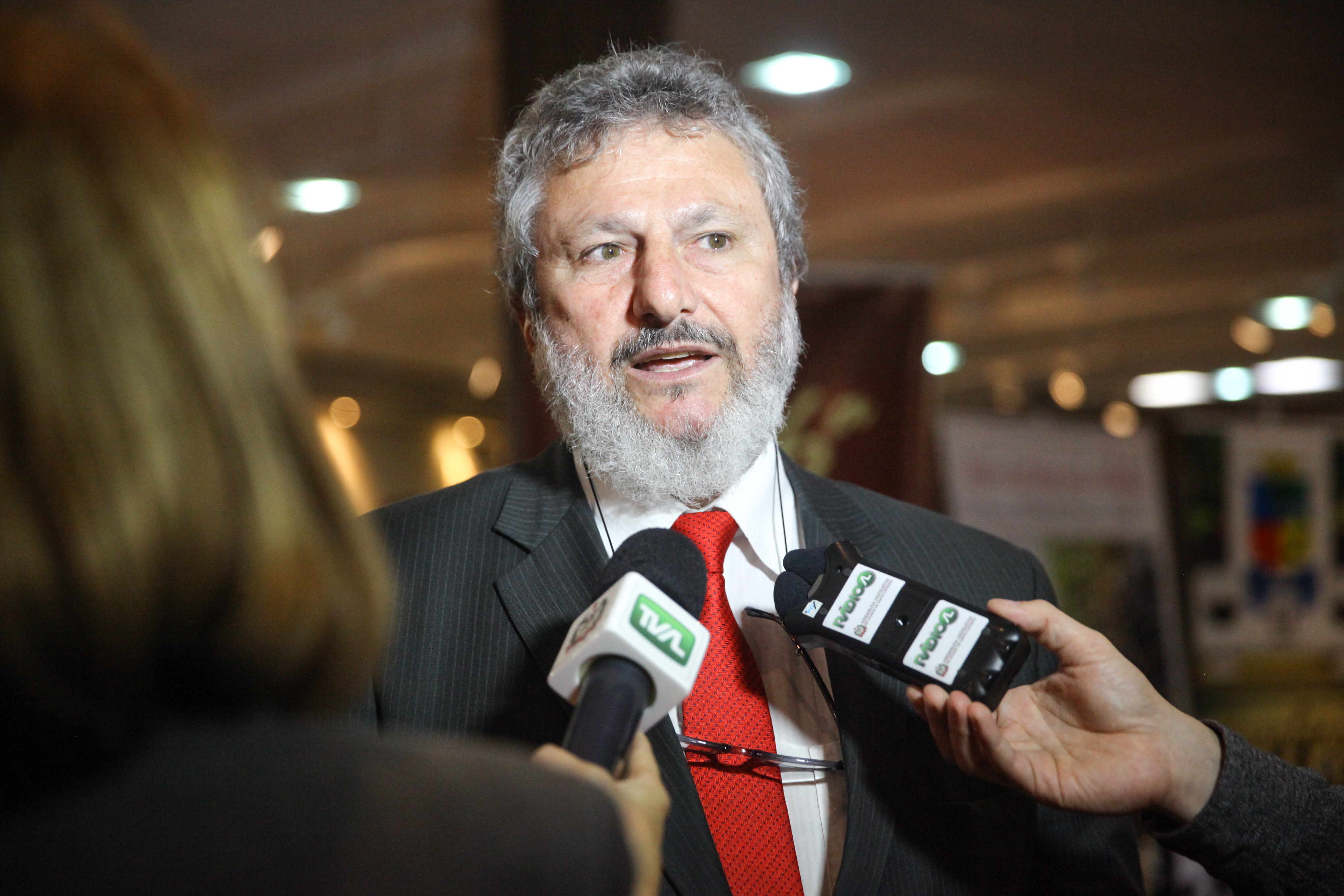 Abertura do primeiro barril de vinho para o lançamento da 6ª Mostra do Vinho Catarinense
