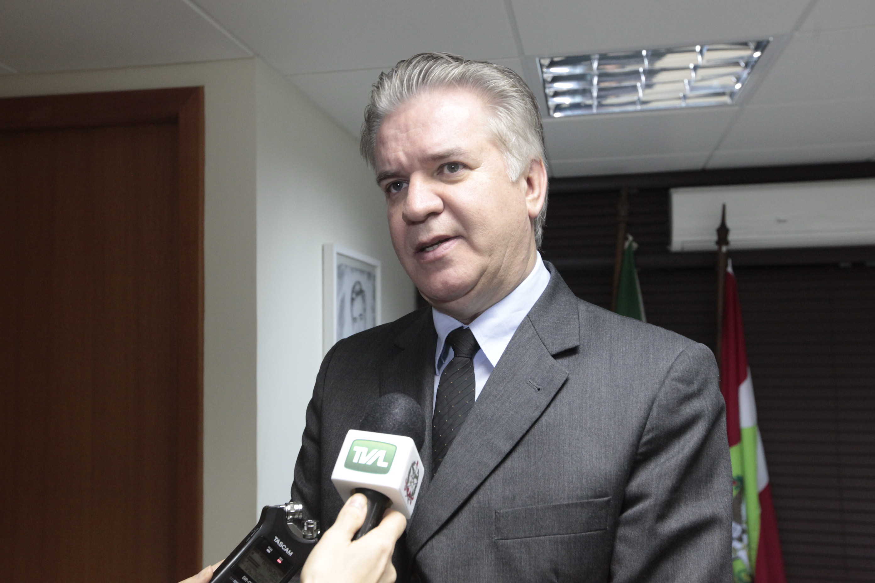 Deputado Cesar Valduga (PCdoB). Instalação da Frente Parlamentar em Defesa das Empresas Públicas.