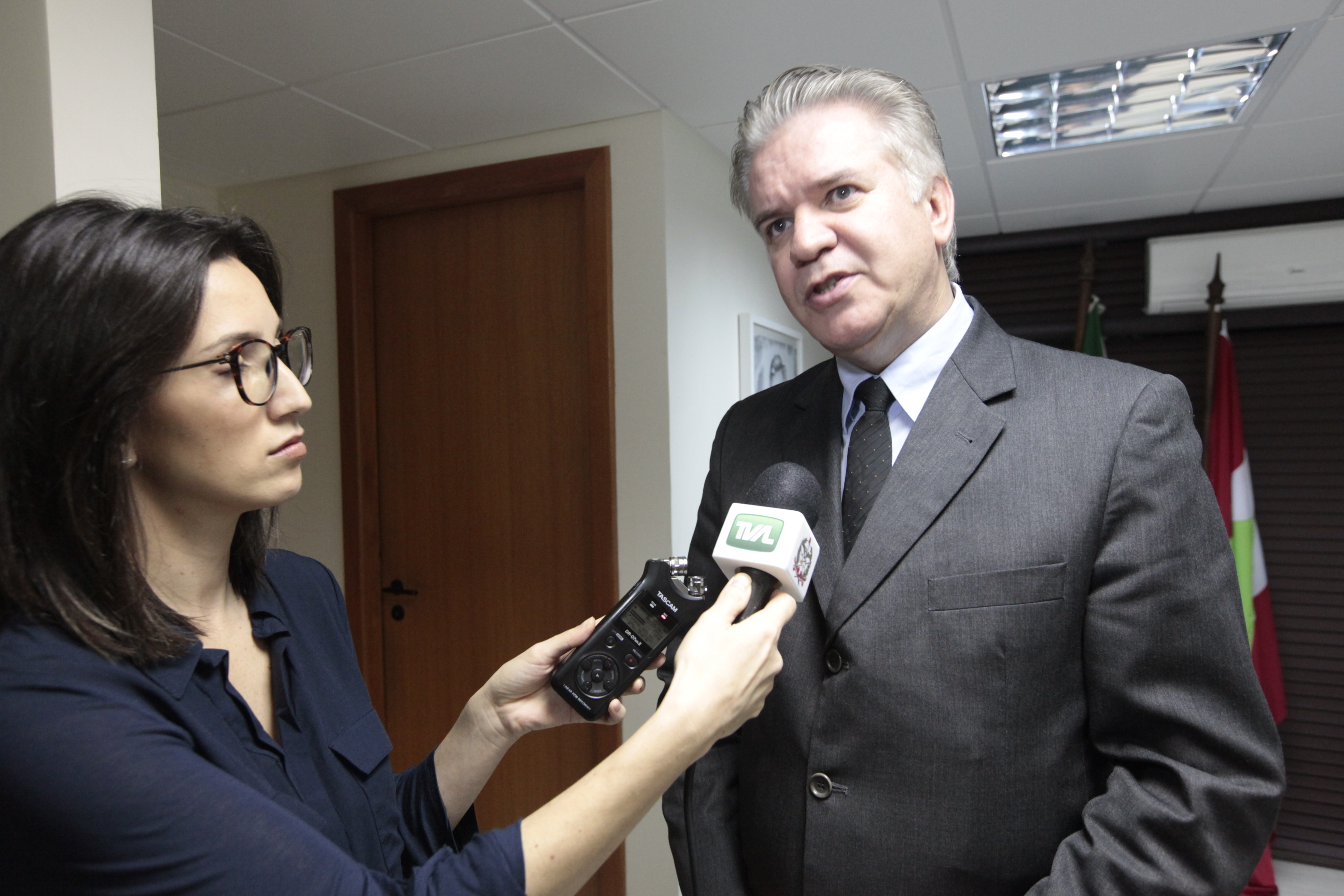 Deputado Cesar Valduga (PCdoB). Instalação da Frente Parlamentar em Defesa das Empresas Públicas.