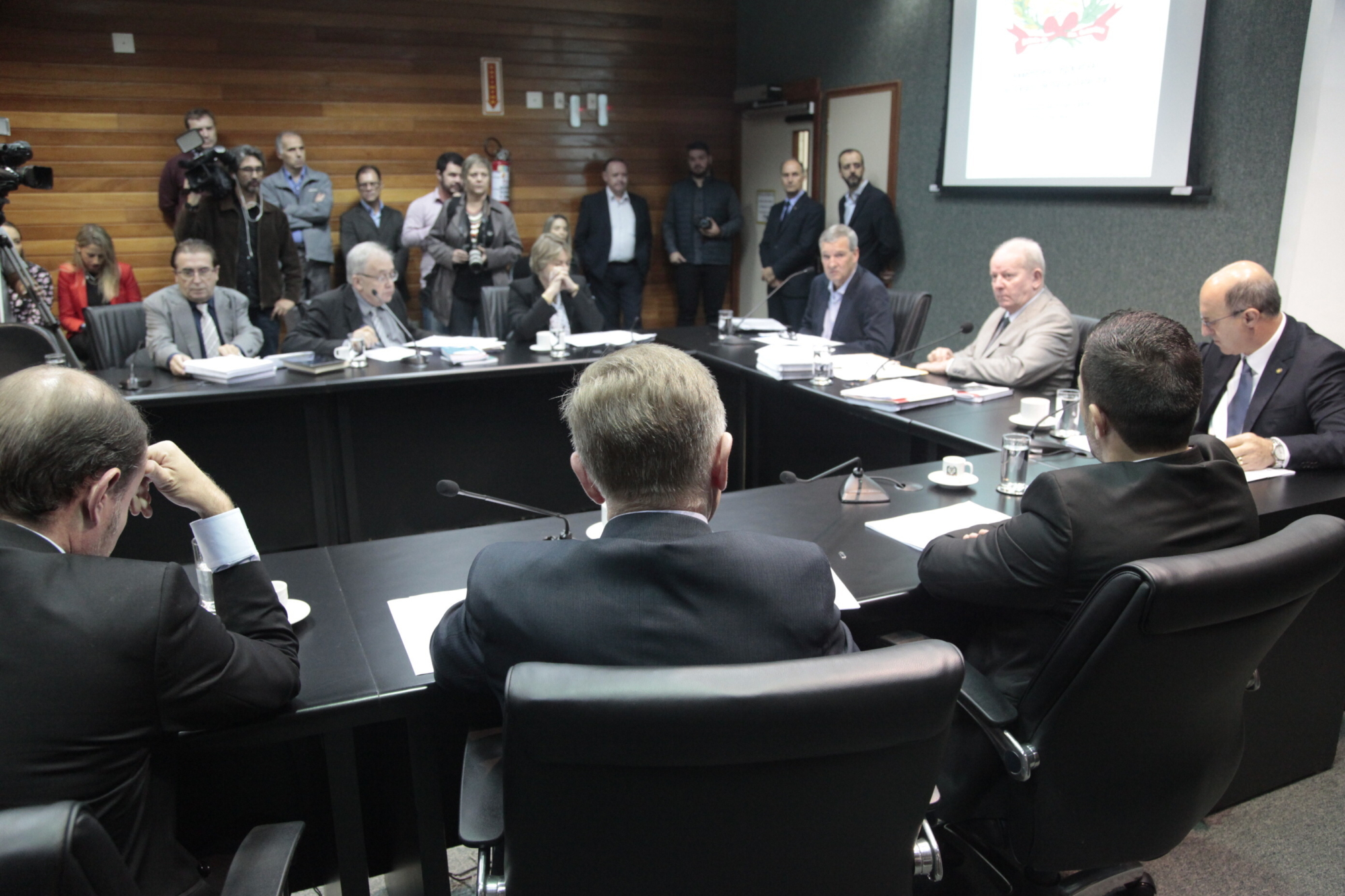 Finanças analisa mudanças na MP que muda contratações temporárias pelo Estado
