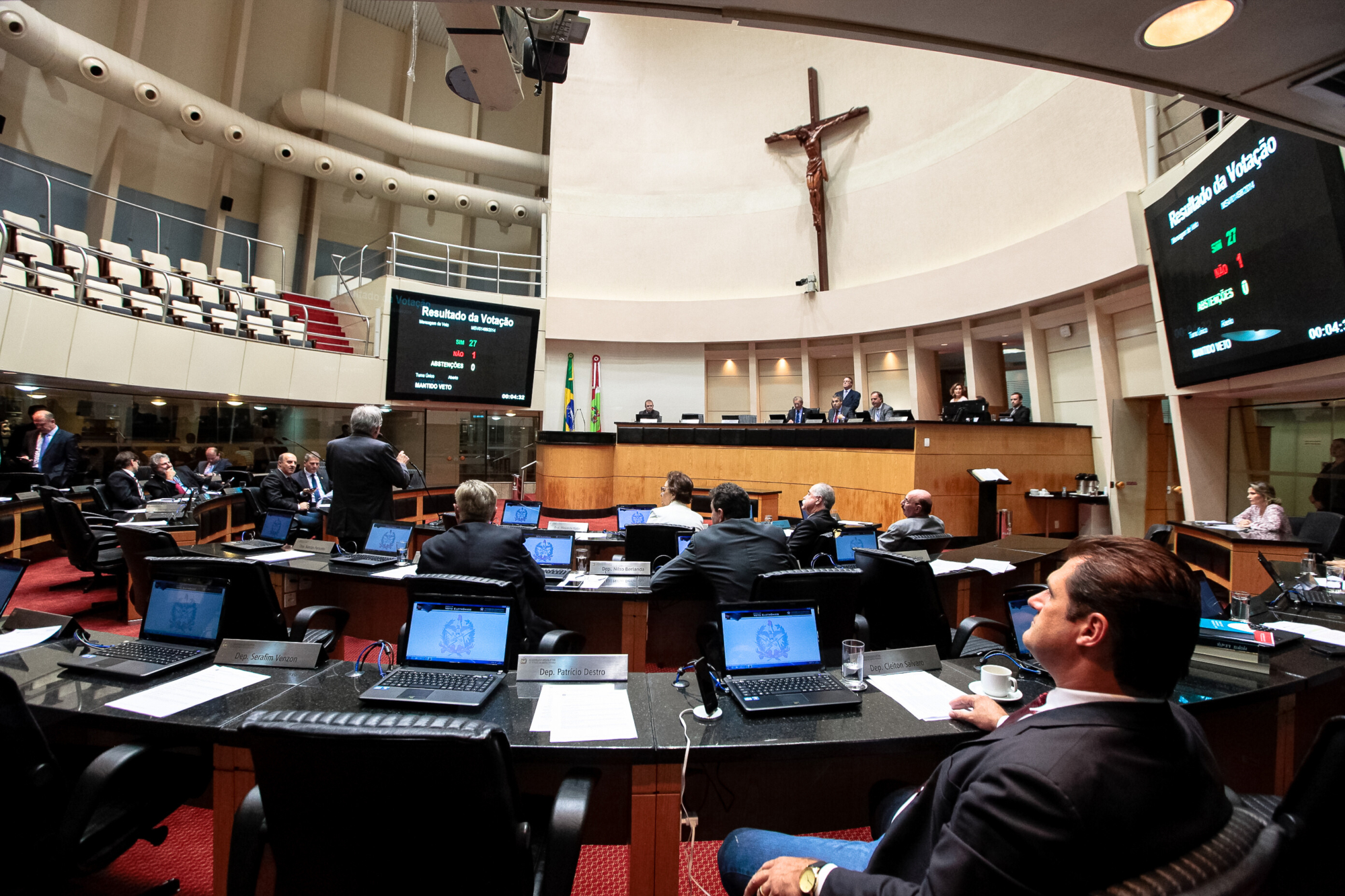 Deputados alertam que violência faz país viver clima de guerra civil