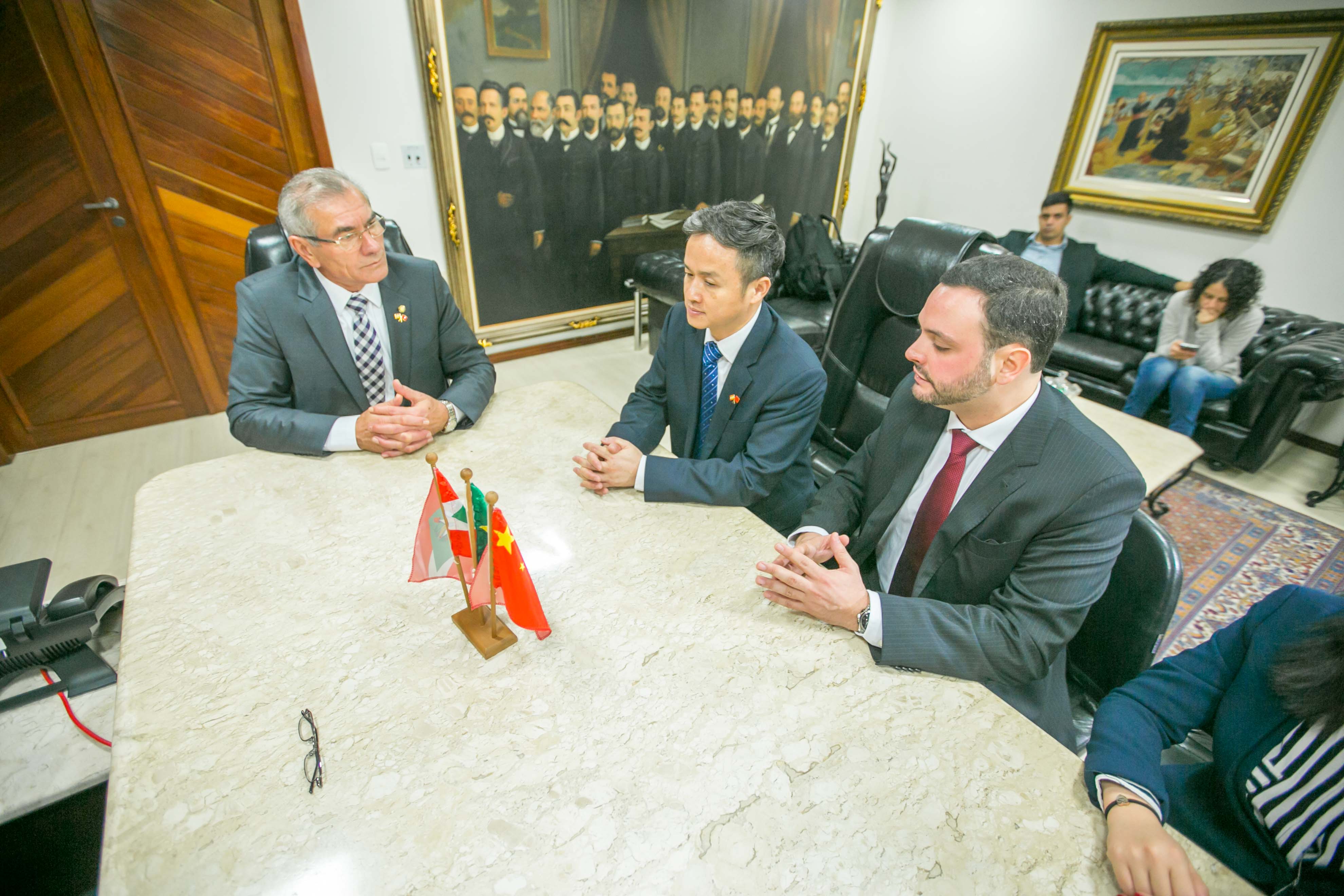 Visita de Comissão Chinesa a ALESC
