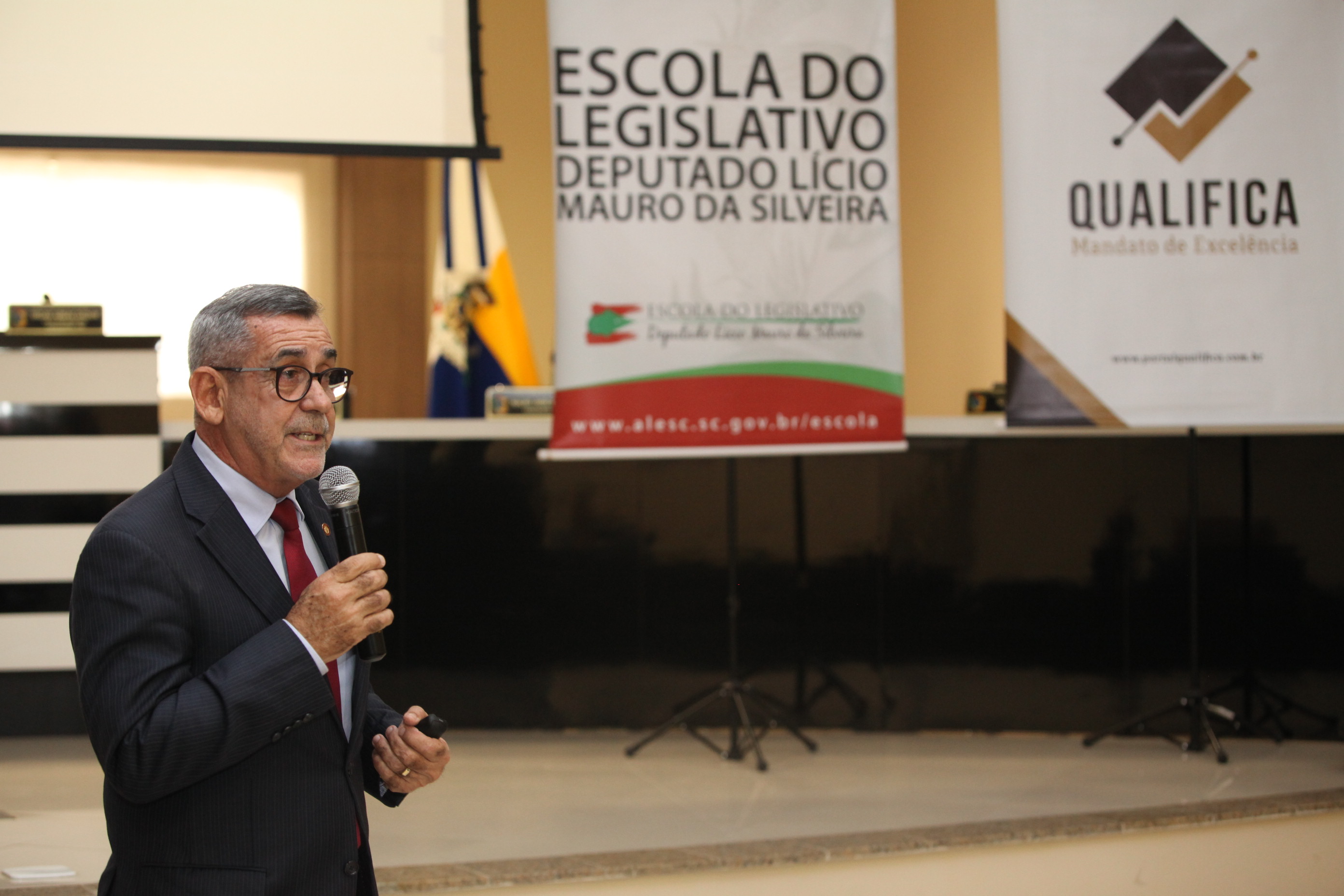 Escola do Legislativo Realiza o Programa Qualifica na Câmara Municipal de Itapema