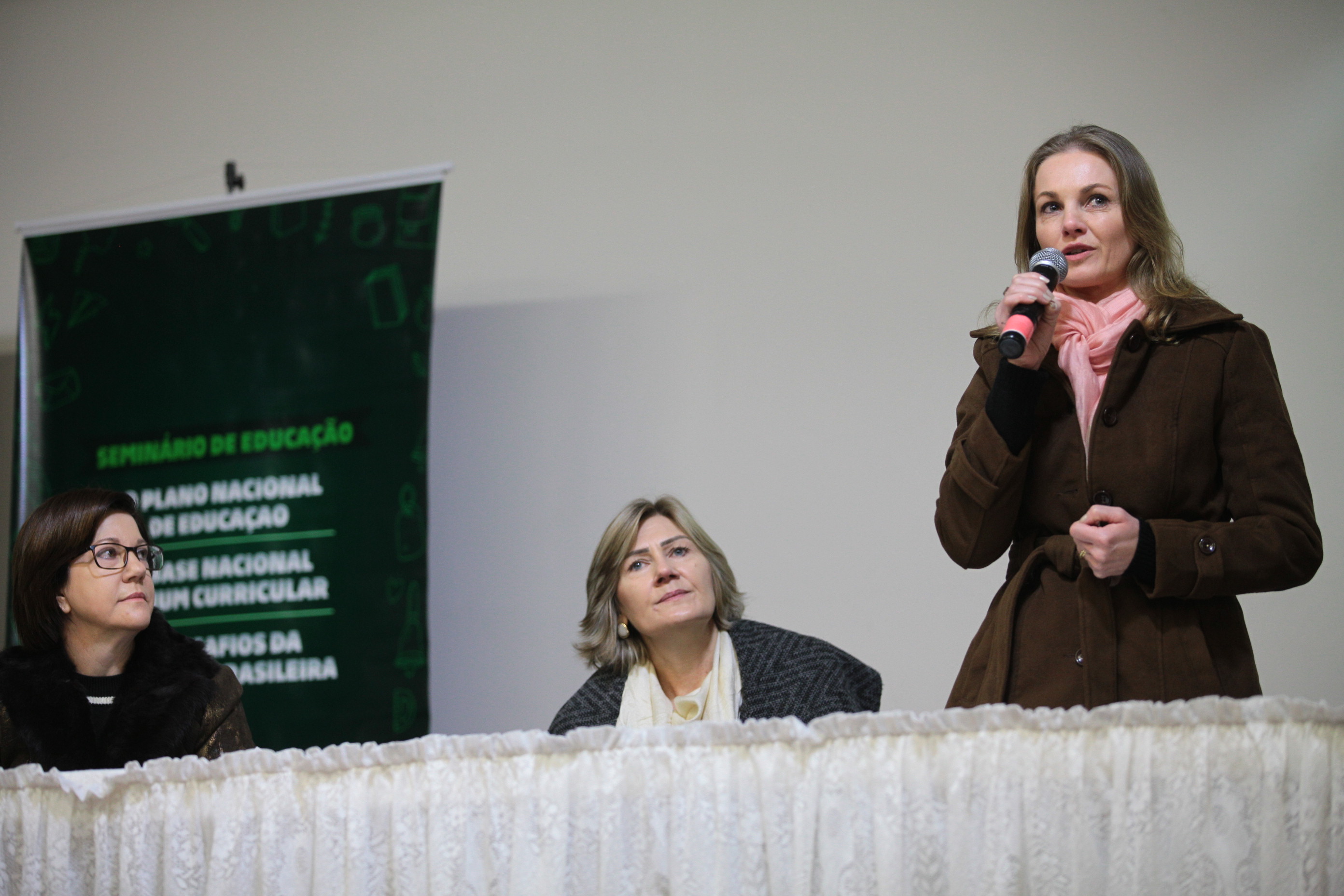 Seminário Estadual de Educação - Joaçaba - - Mari Piaia, Secretária de  Educação de  Treze Tilias