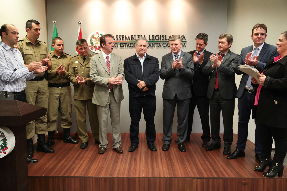 Homenagem aos Policiais Militares.