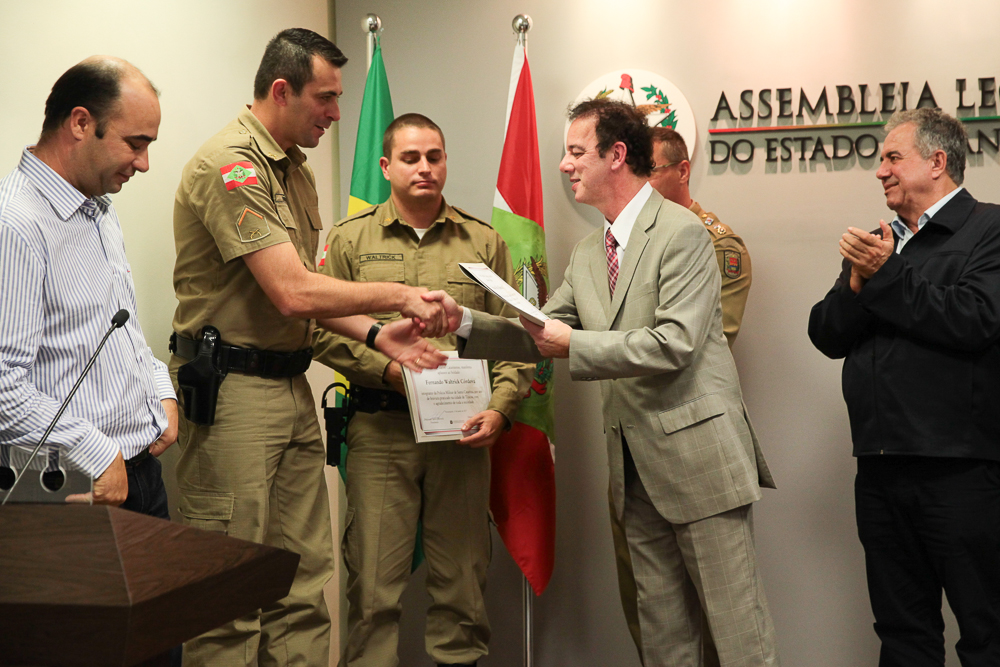 Homenagem aos Policiais Militares.