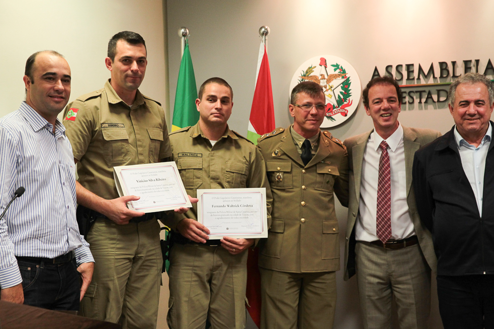 Homenagem aos Policiais Militares.
