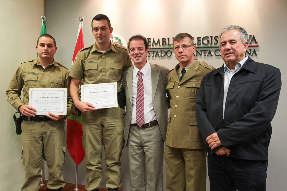 Homenagem aos Policiais Militares.