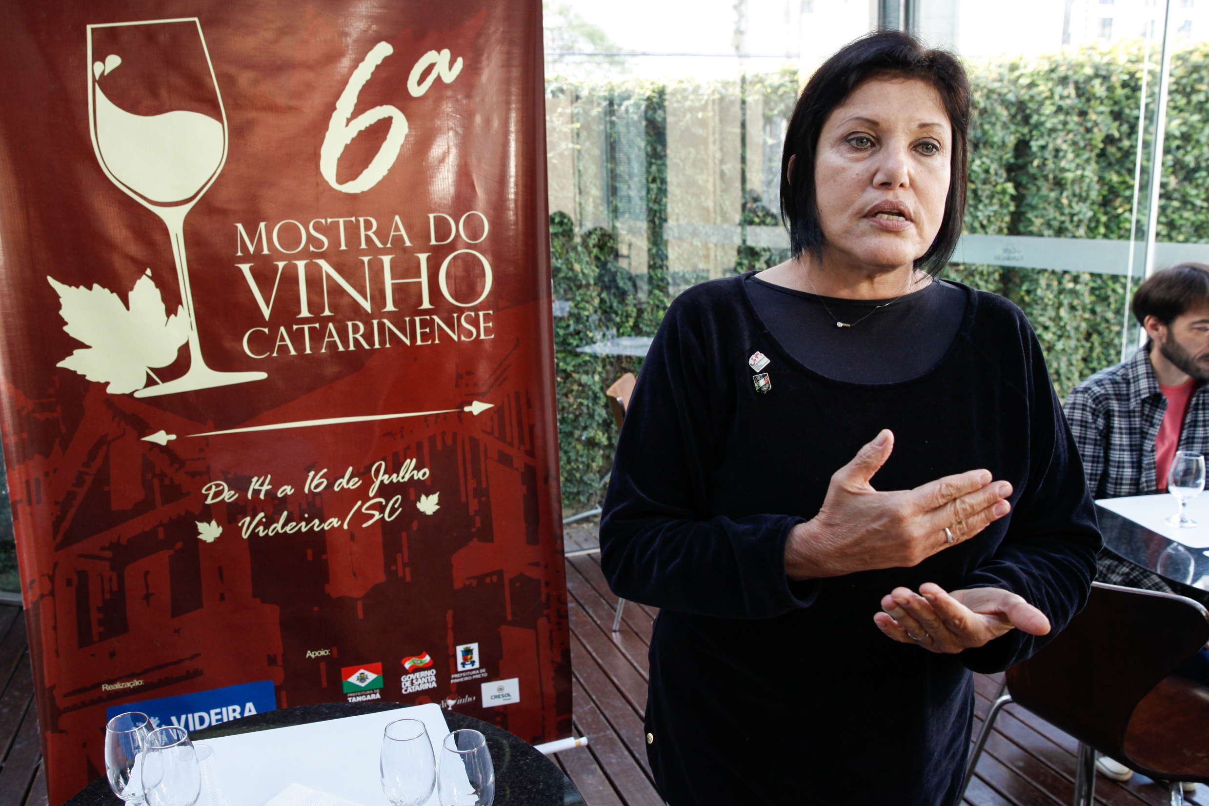 Sommelier Márcia Maluf Palgi. Oficina de Degustação da 6º Mostra do Vinho Catarinense.
