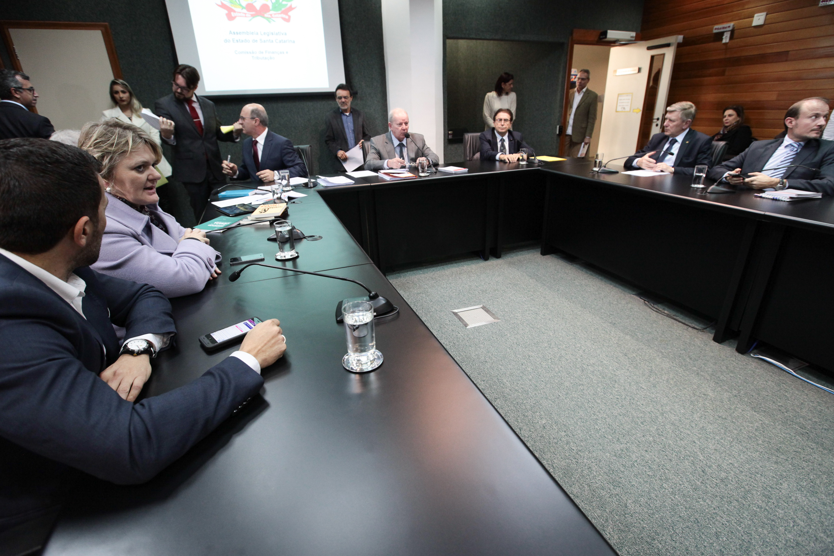 Comissão de Finanças e Tributação.