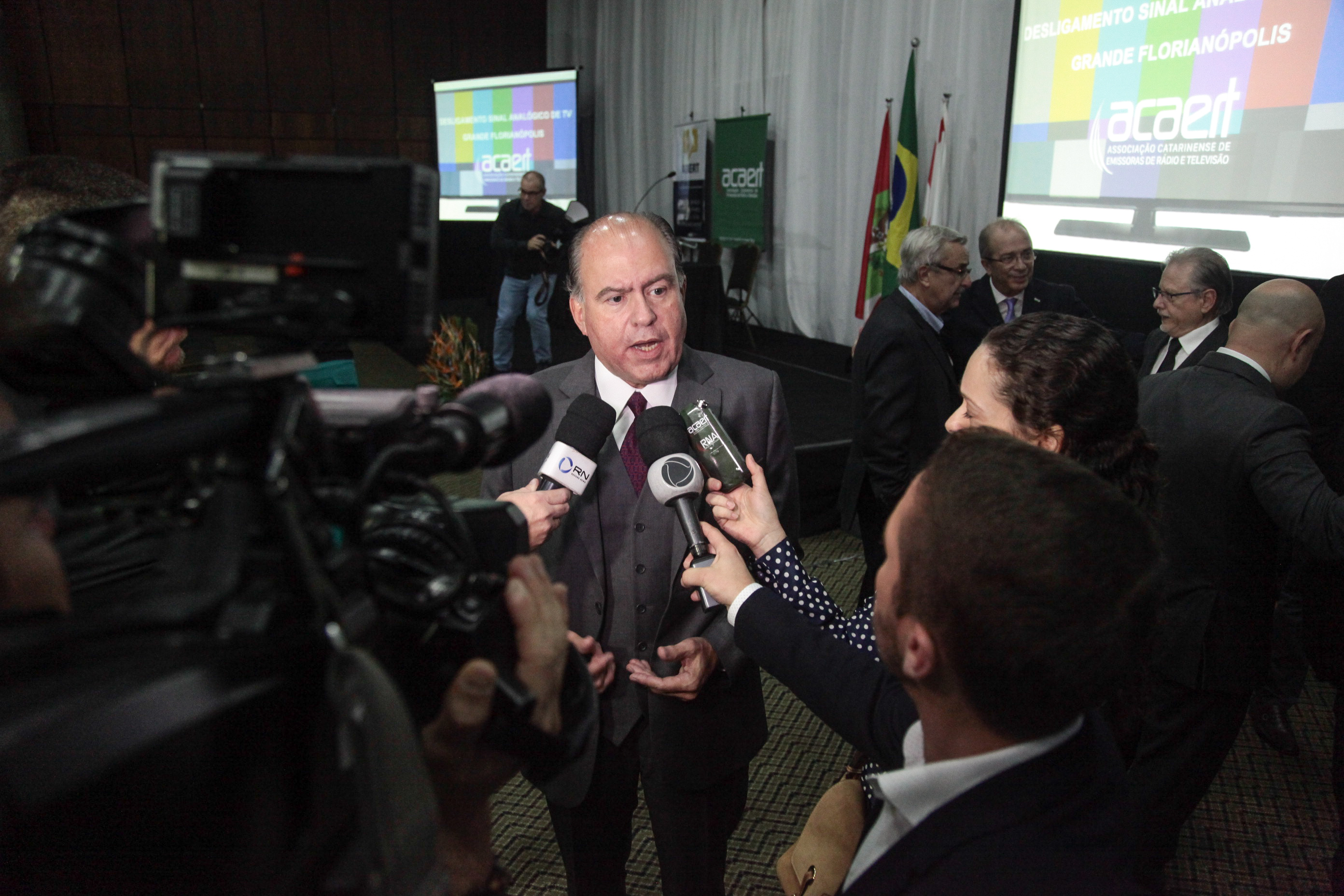 Marcello Petrelli. Sinal analógico em Florianópolis.