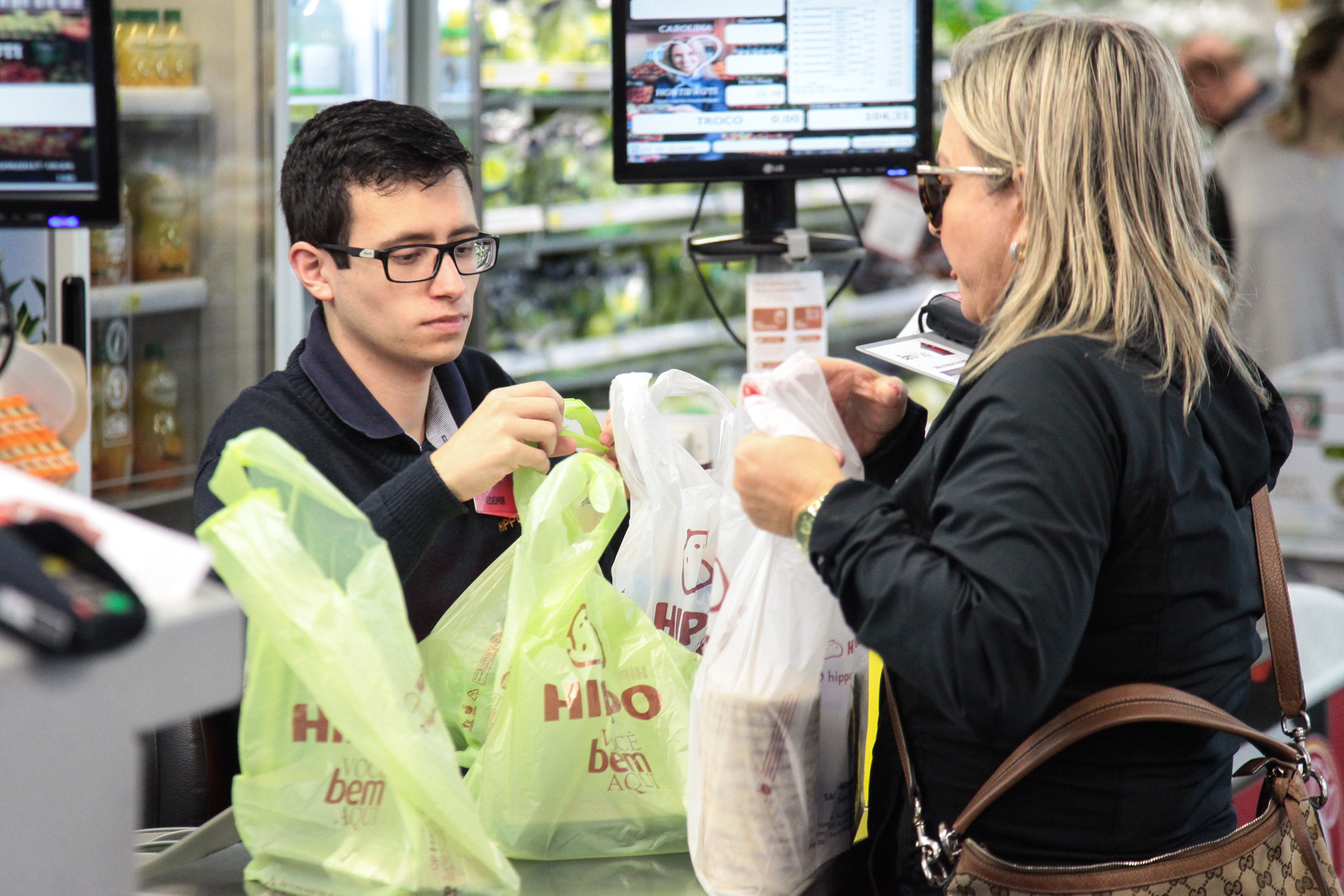 PL que Trata do Uso de Sacolas Plásticas.