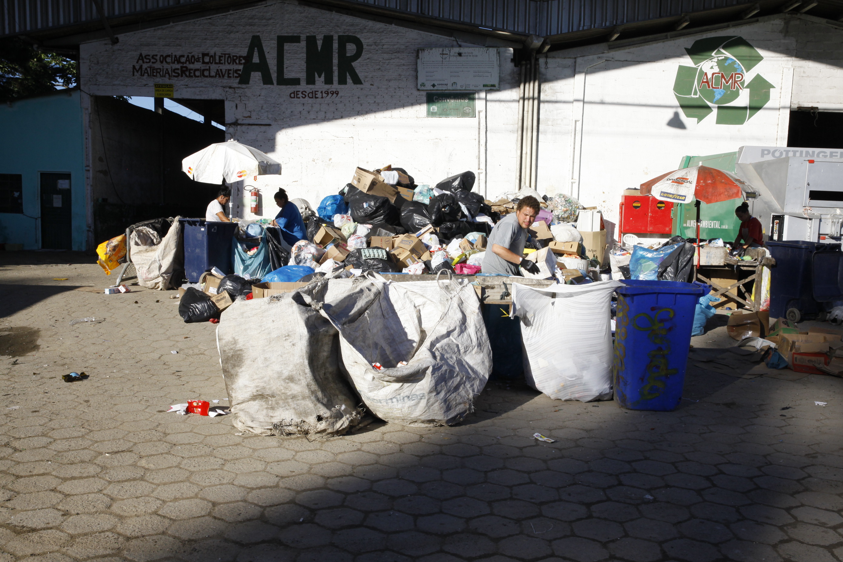 PL que Trata do Uso de Sacolas Plásticas.