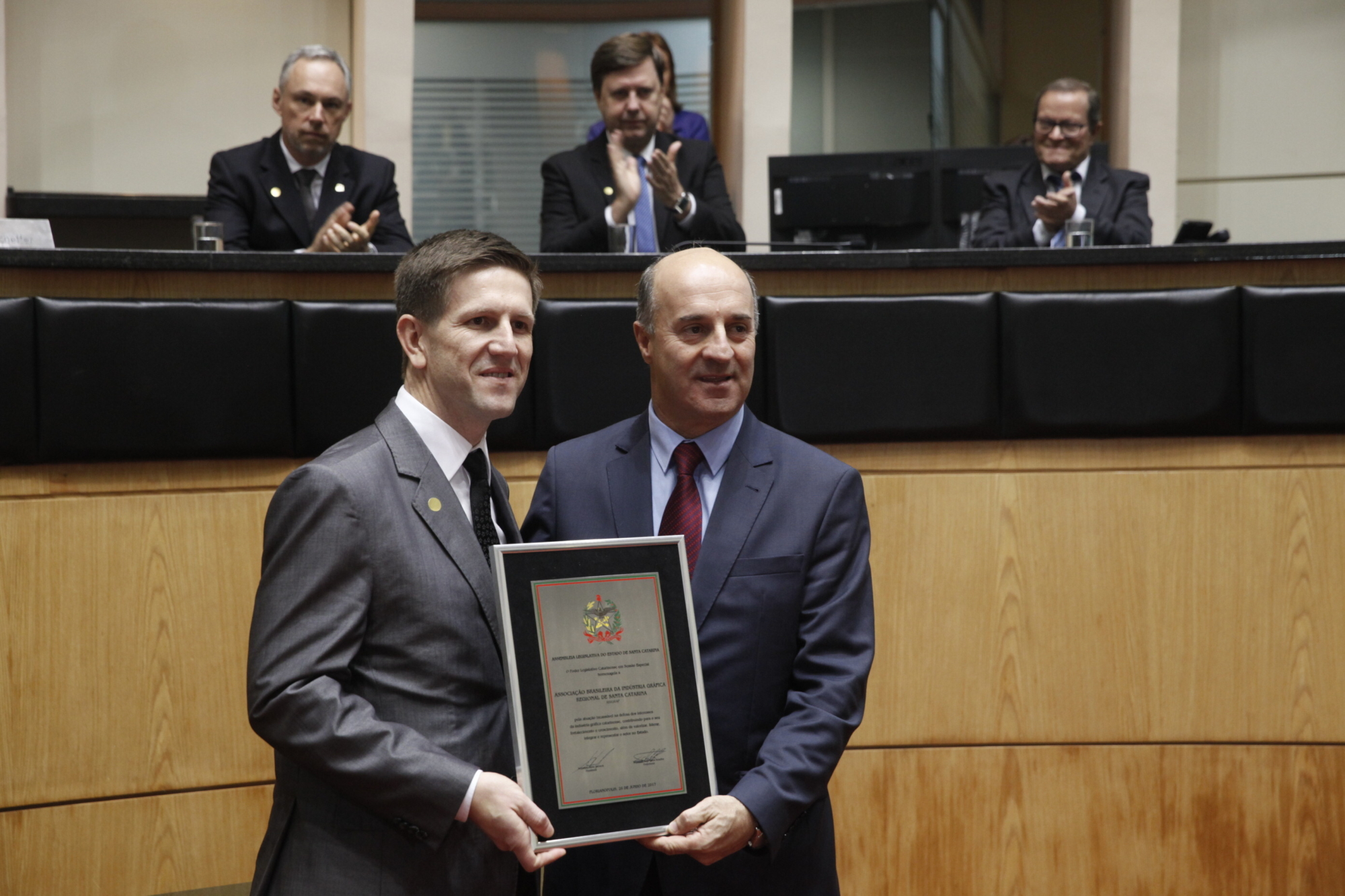 Parlamento homenageia Abigraf-SC por Dia da Indústria Gráfica