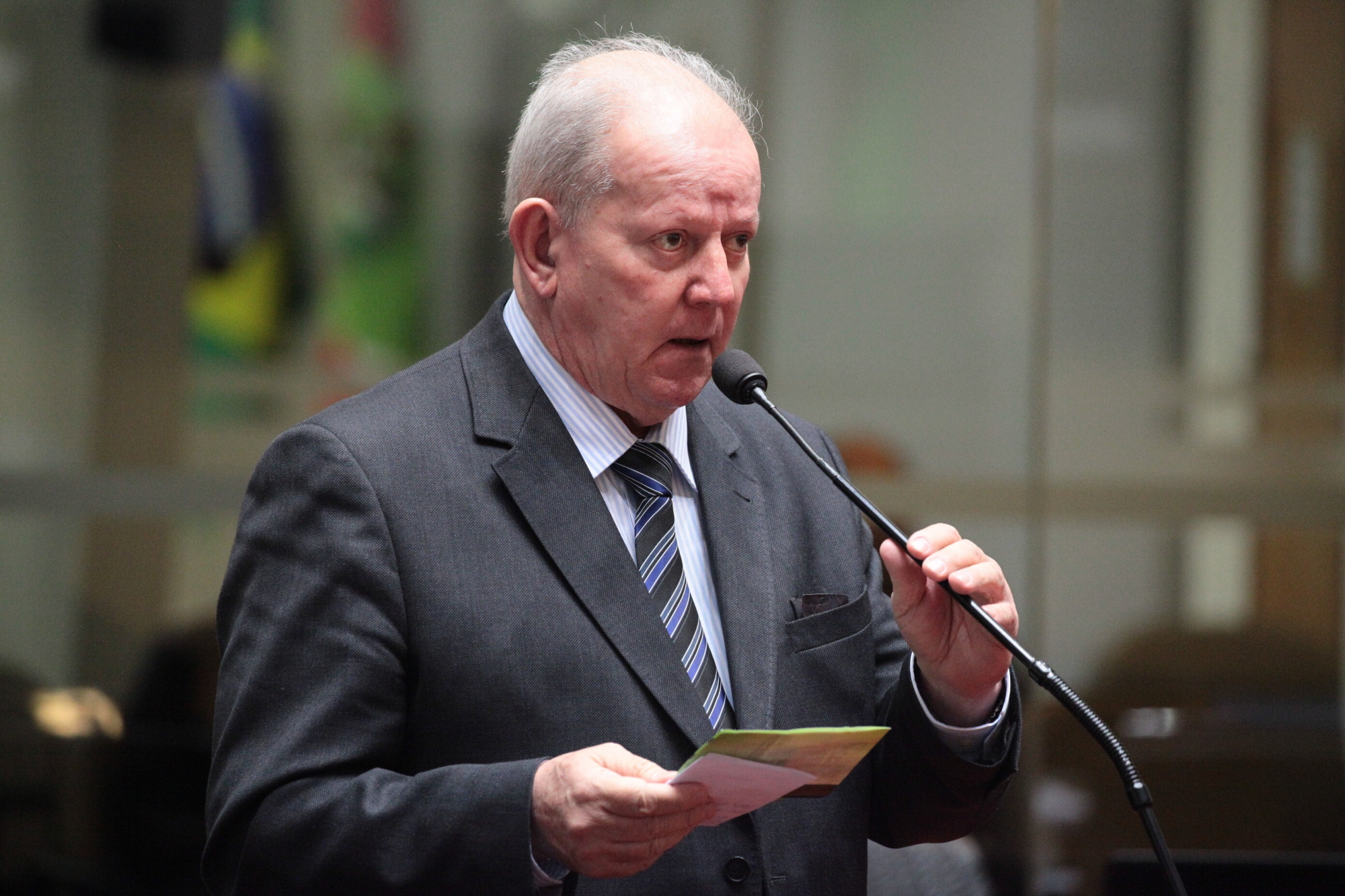 Parlamento adia votação do orçamento regionalizado impositivo