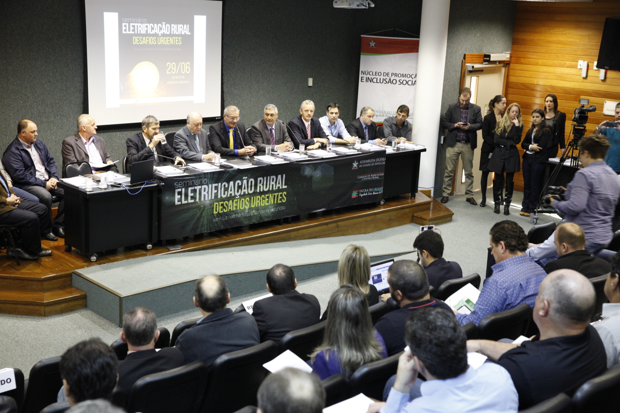 Documento sugere soluções para o problema da eletrificação rural