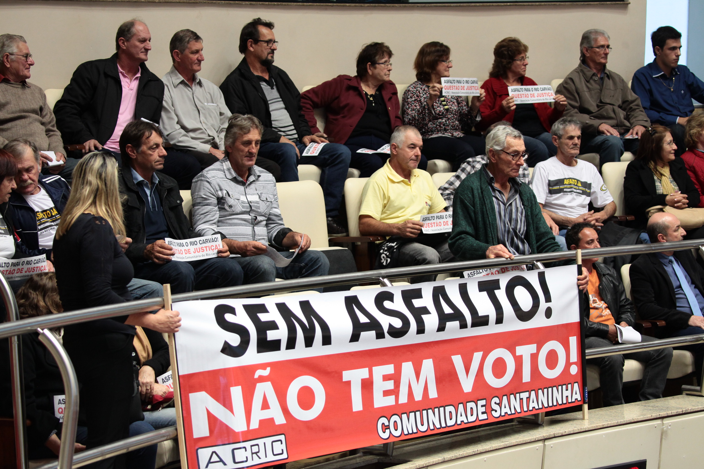Sessão Ordinária. Moradores de Urussanga reivindicam asfalto para comunidade de Rio Carvão. Foto: Miriam Zomer / Agência AL