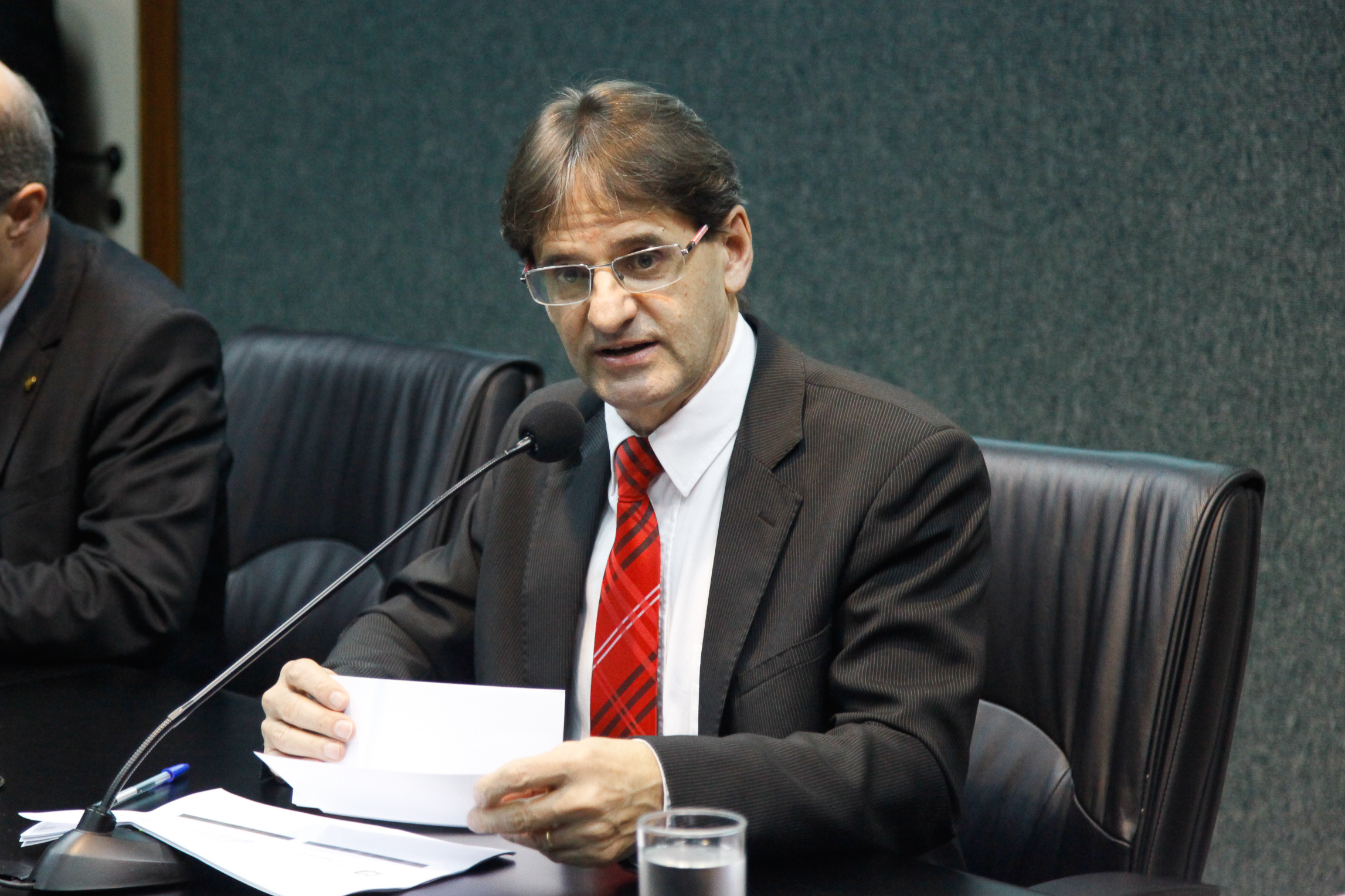Deputado Neodi Saretta (PT). Audiência Pública de Prestação de Contas da Secretaria de Estado da Saúde.