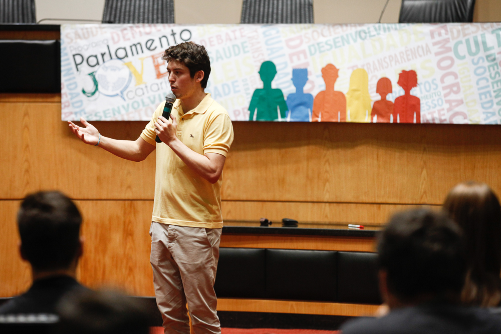 Parlamento Jovem. Palestra com Israel Rocha.