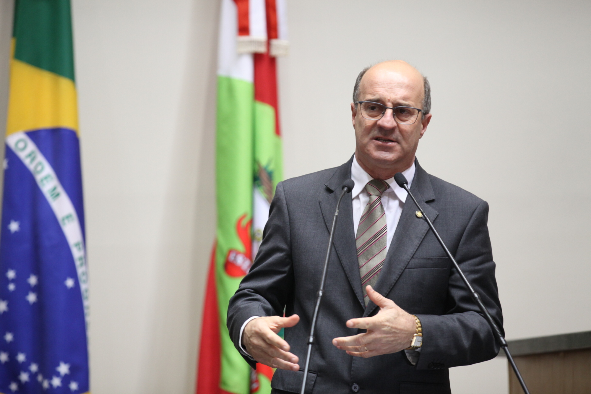 Emenda de Zé Milton prevê repasse mínimo mensal à Saúde