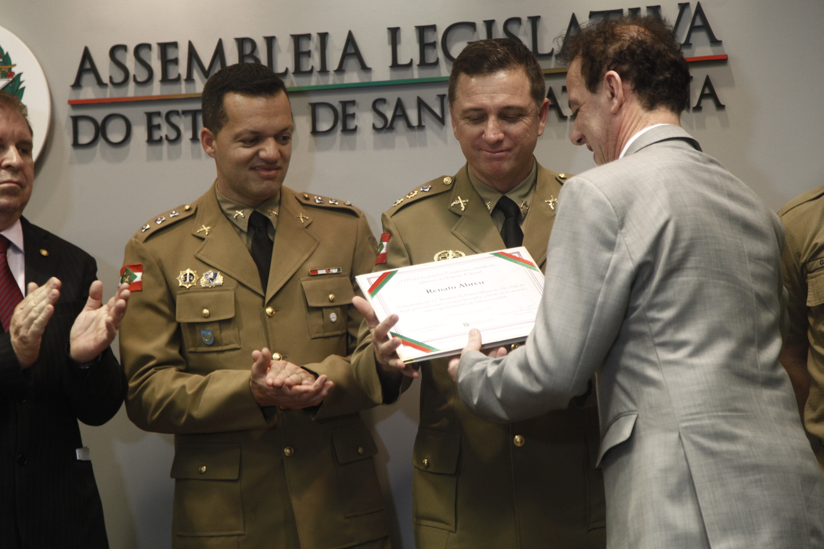 Homenagem aos Policiais Militares.