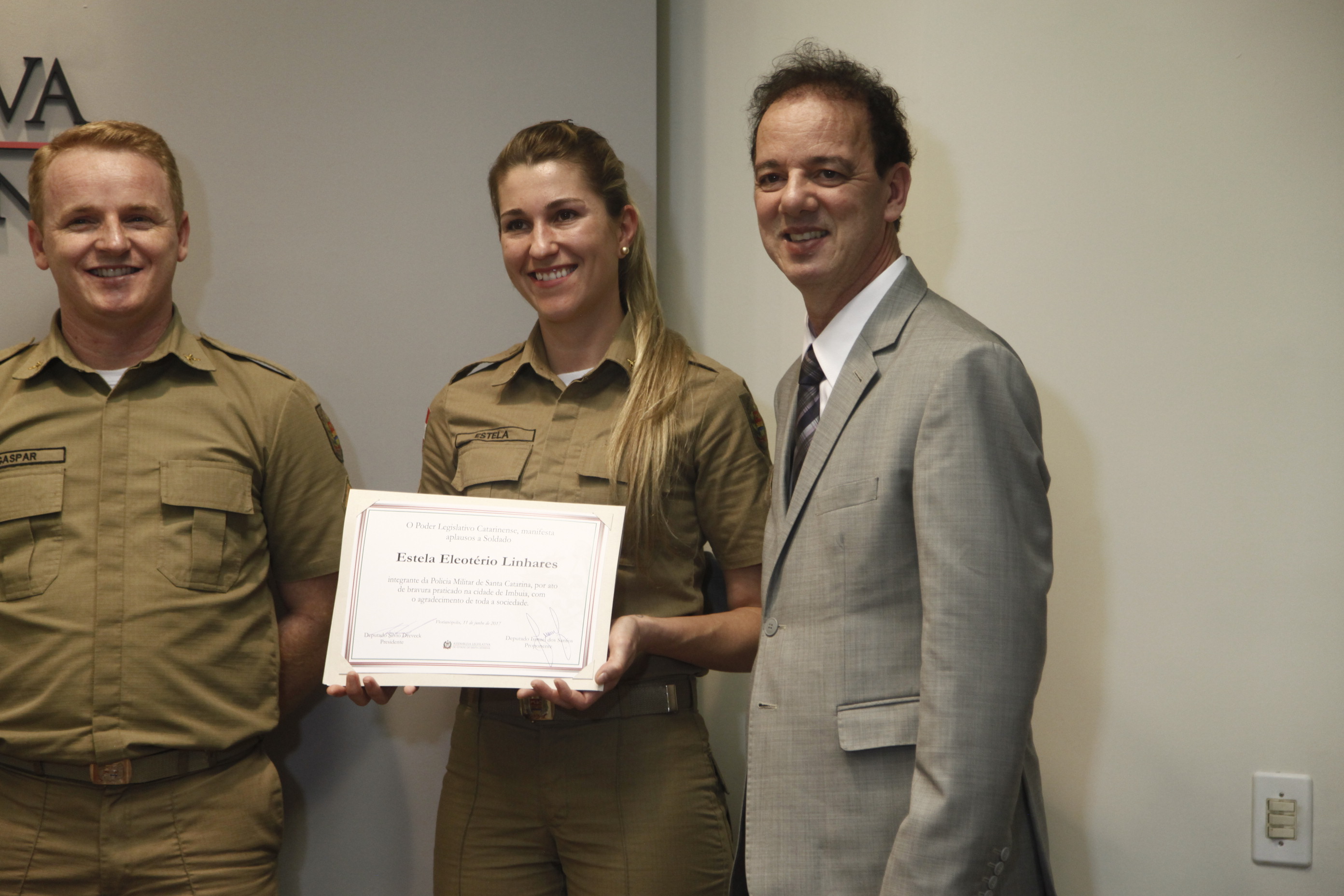 Homenagem aos Policiais Militares.