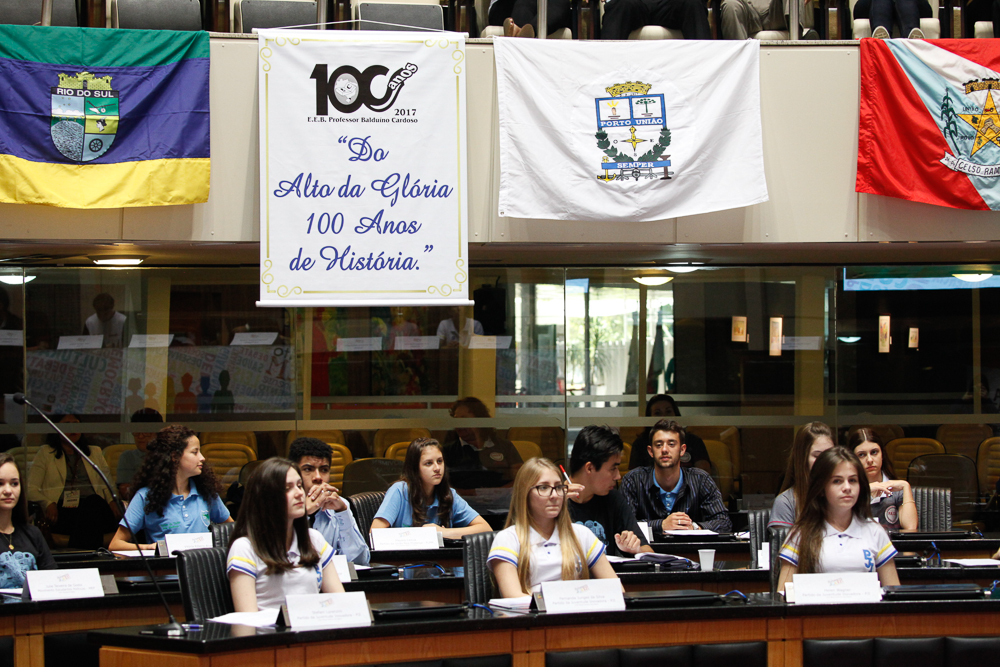 Sessão Especial do Parlamento Jovem Catarinense.