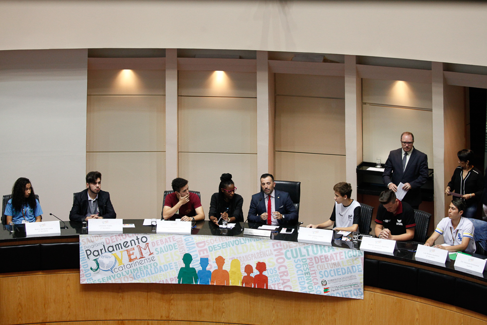 Sessão Especial do Parlamento Jovem Catarinense.