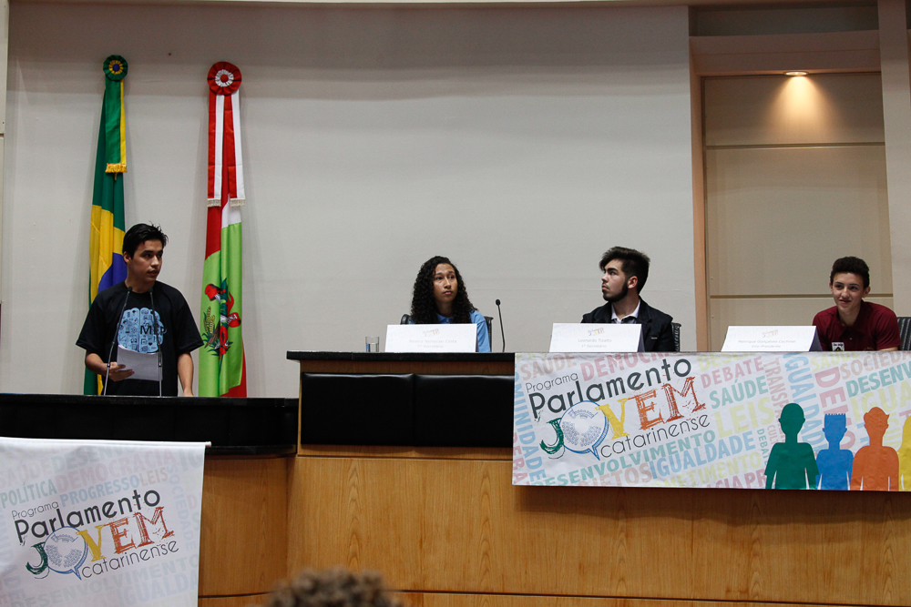 Sessão Especial do Parlamento Jovem Catarinense.