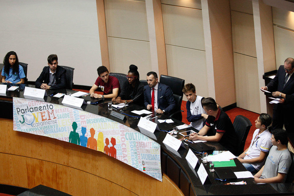 Sessão Especial do Parlamento Jovem Catarinense.