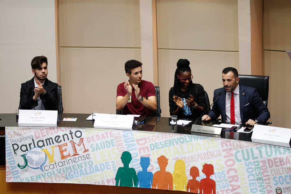 Sessão Especial do Parlamento Jovem Catarinense.