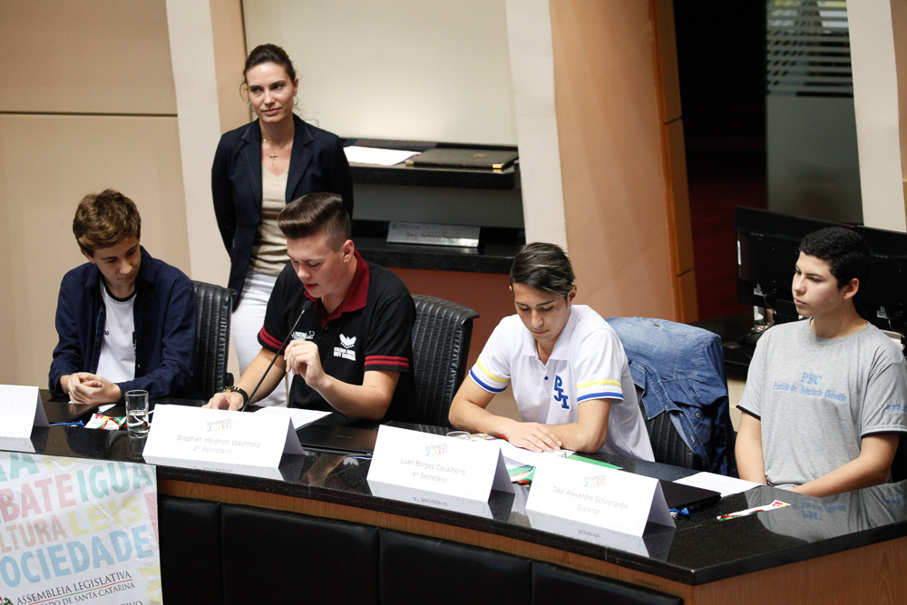 Sessão Especial do Parlamento Jovem Catarinense.