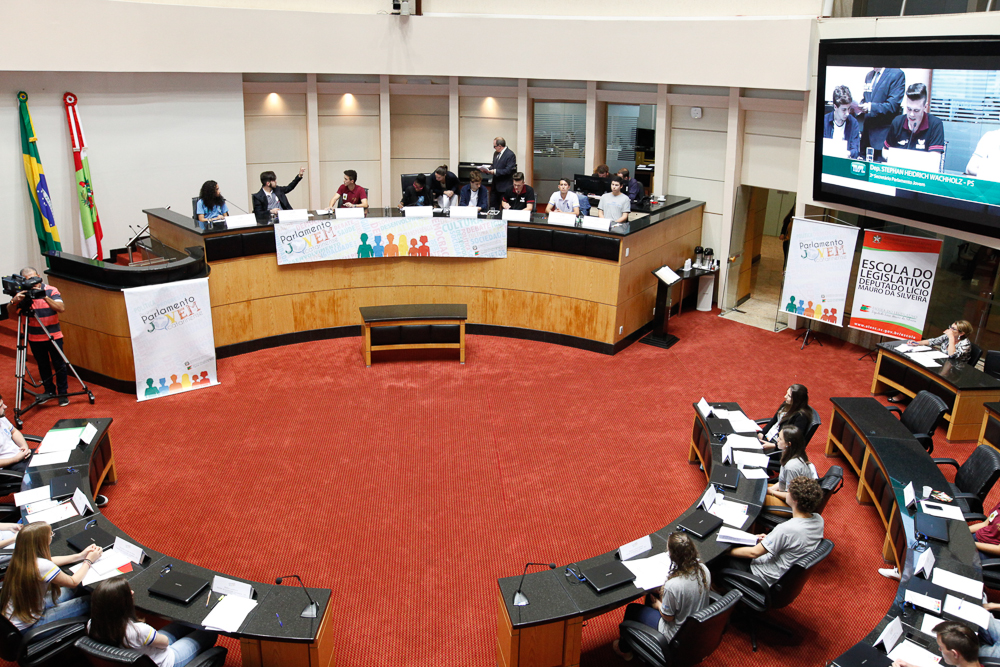 Sessão Especial do Parlamento Jovem Catarinense.