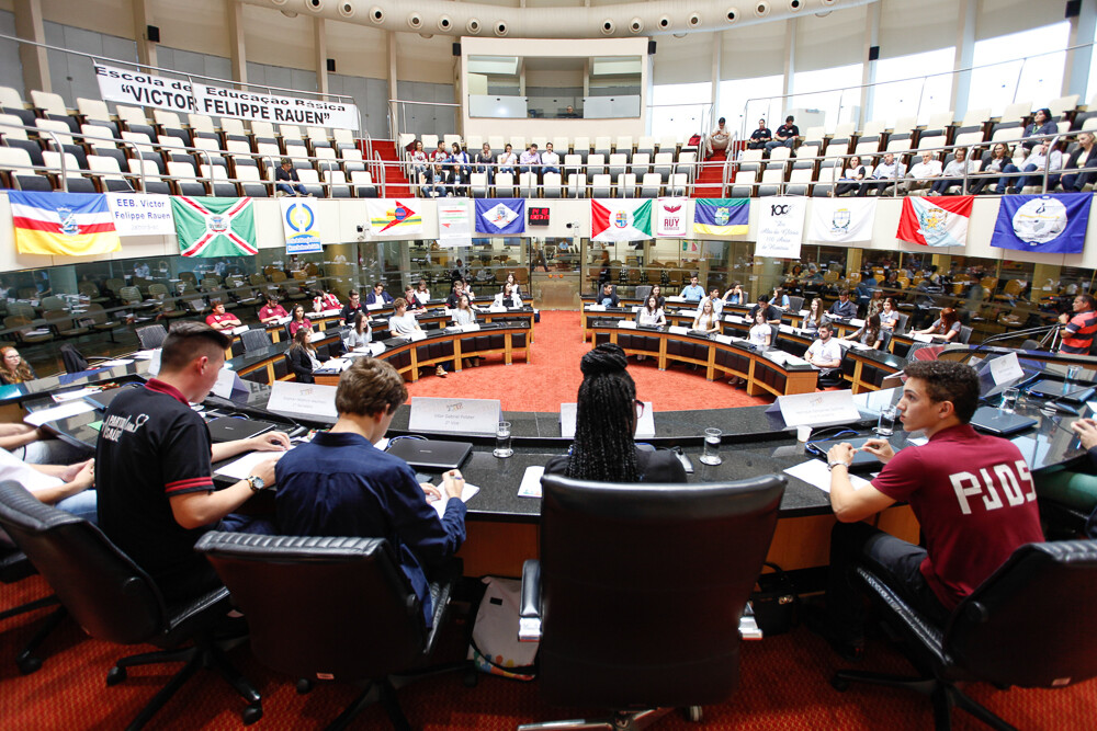 Deputados jovens aprovam novo critério para escolha de conselheiros do TCE/SC