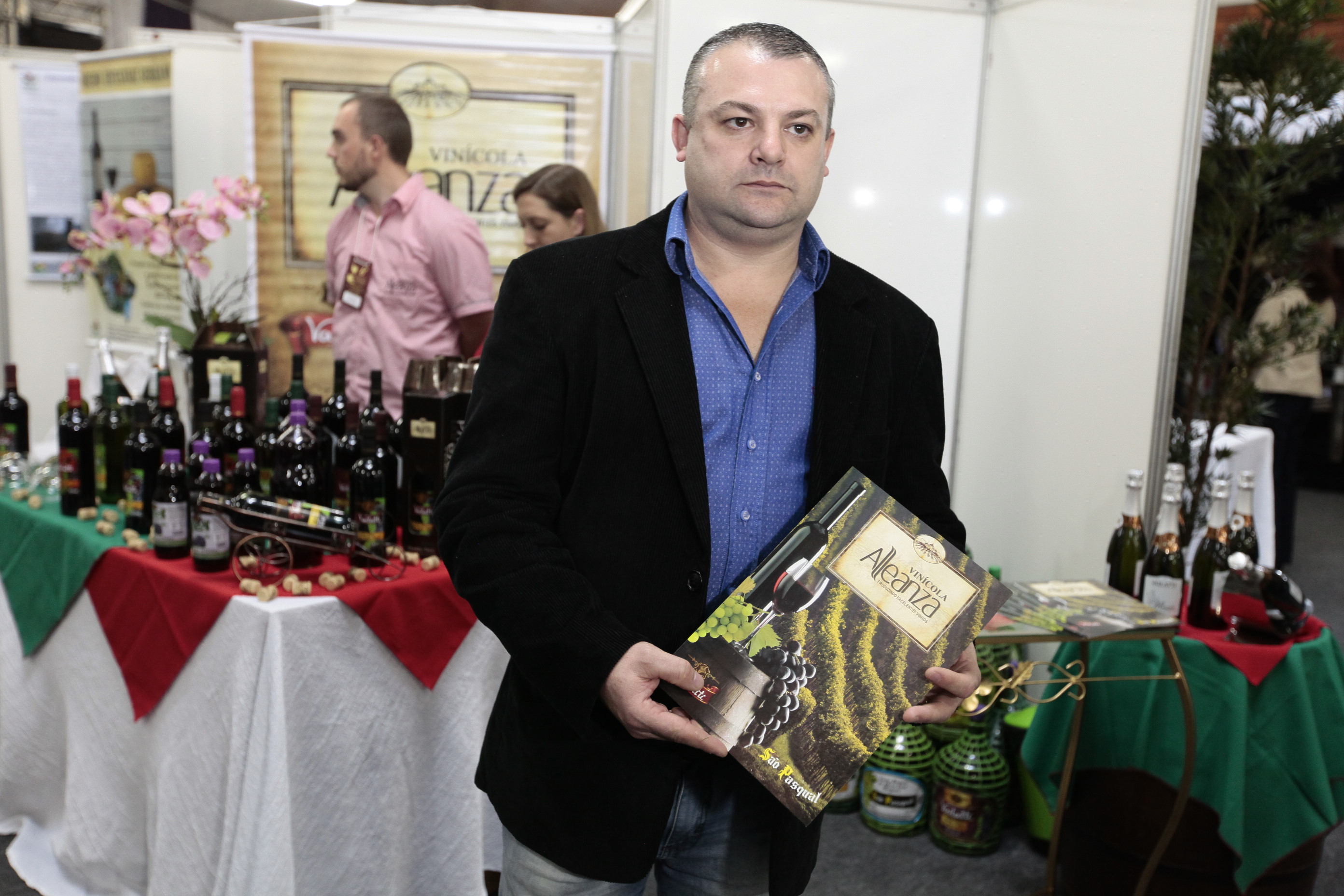 VI Mostra do Vinho Catarinense. Odair Vailati, dono da Vinicola Vailatti.