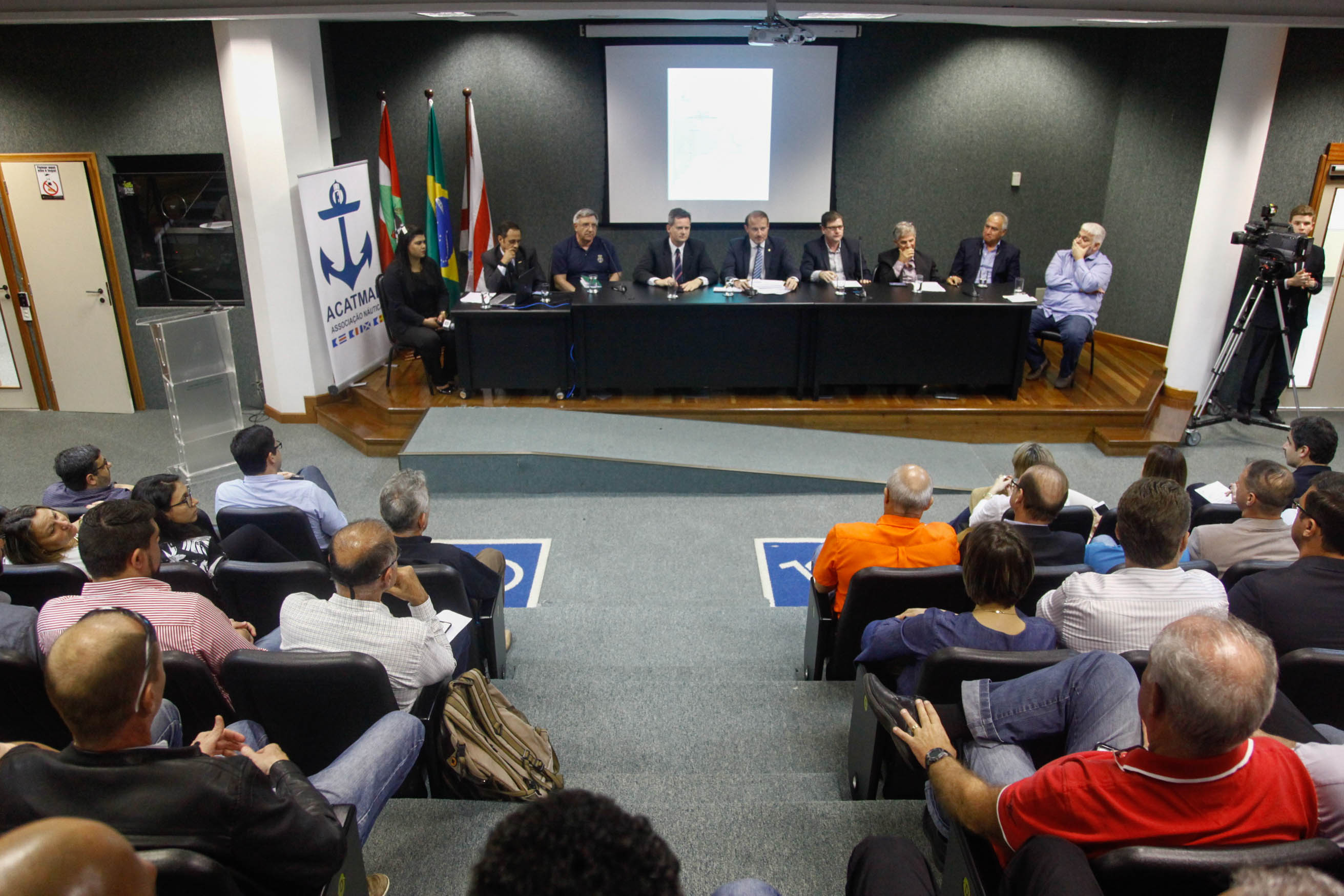 Frente Parlamentar para o Desenvolvimento do Setor Náutico.