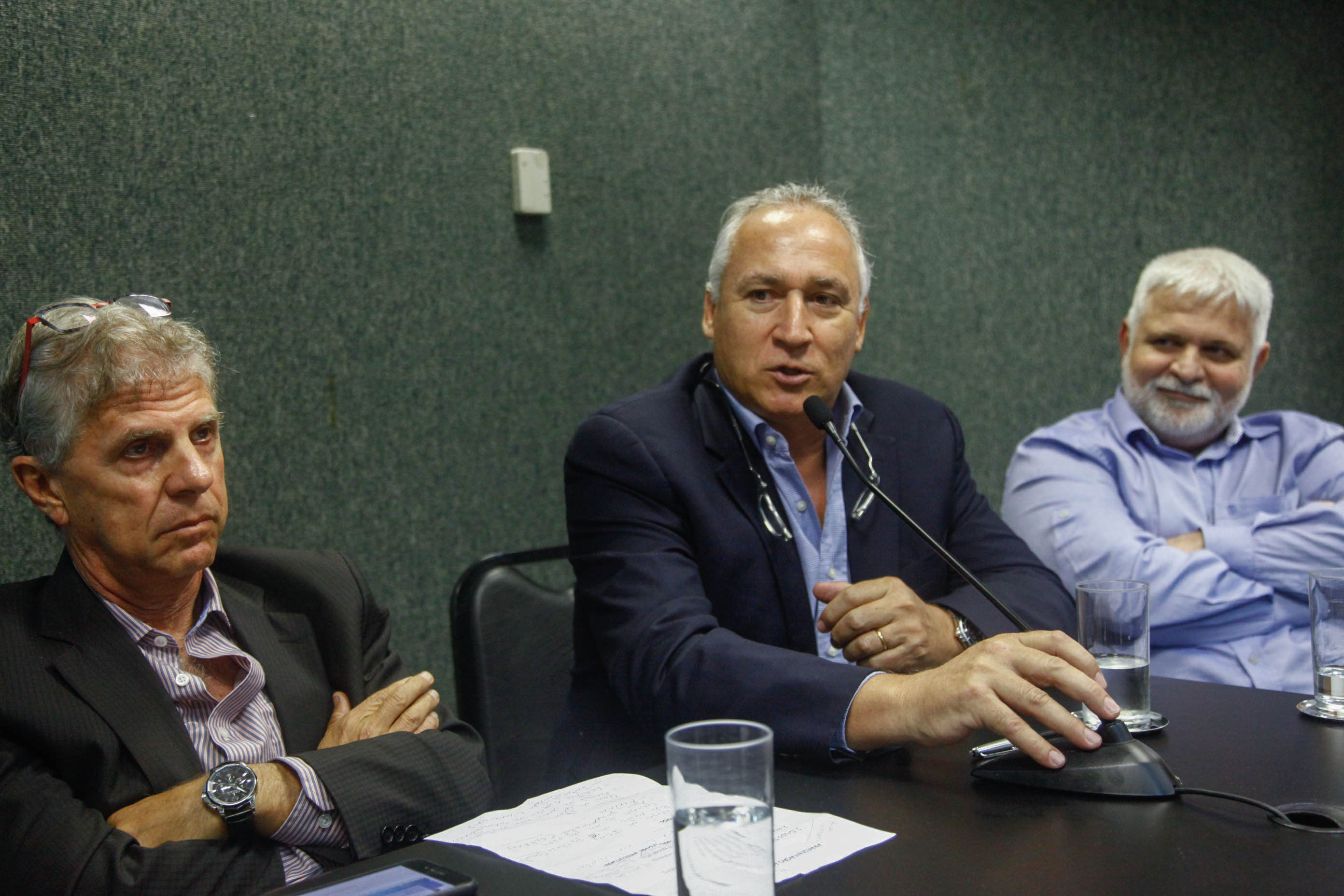 Frente Parlamentar para o Desenvolvimento do Setor Náutico.