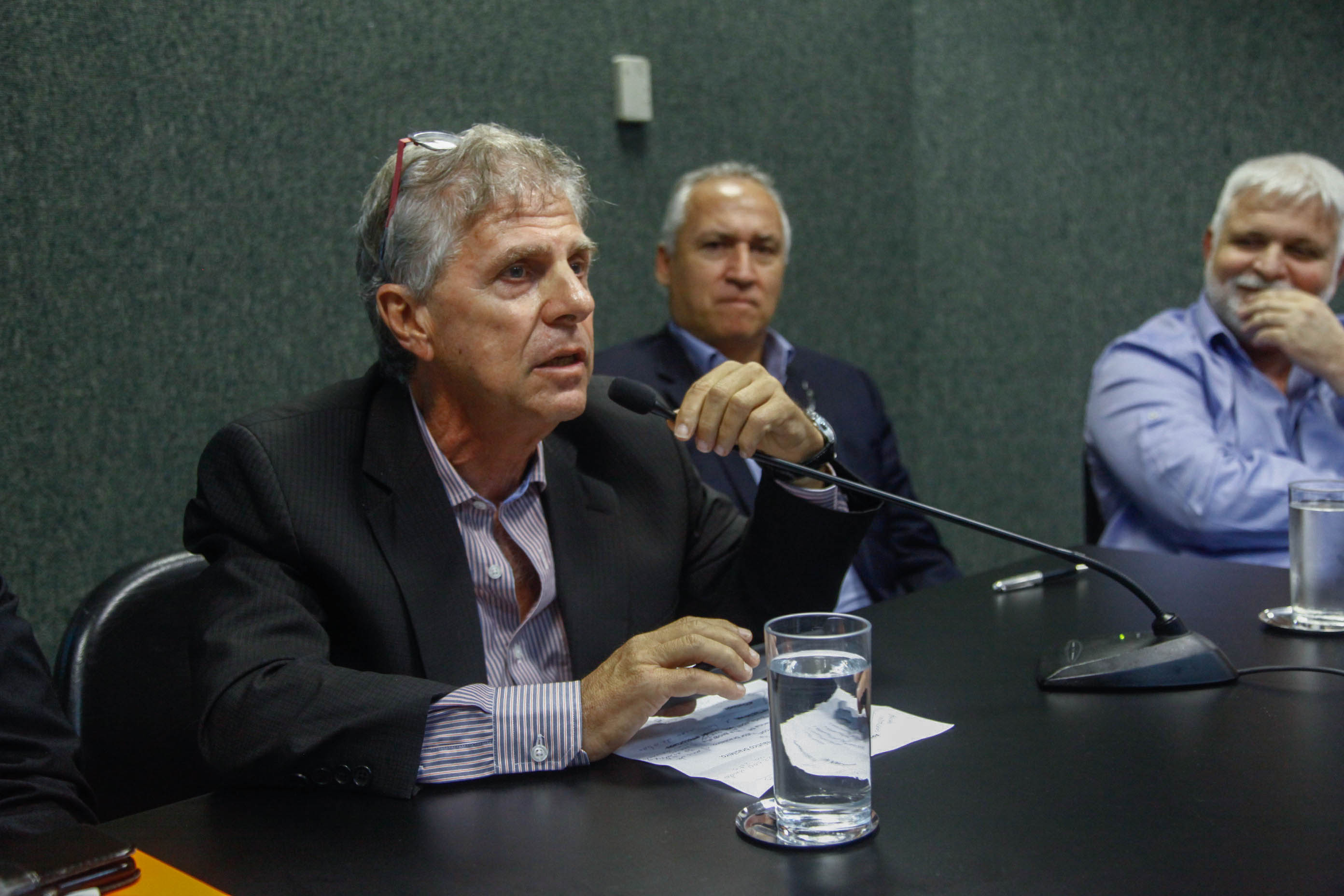 Frente Parlamentar para o Desenvolvimento do Setor Náutico.