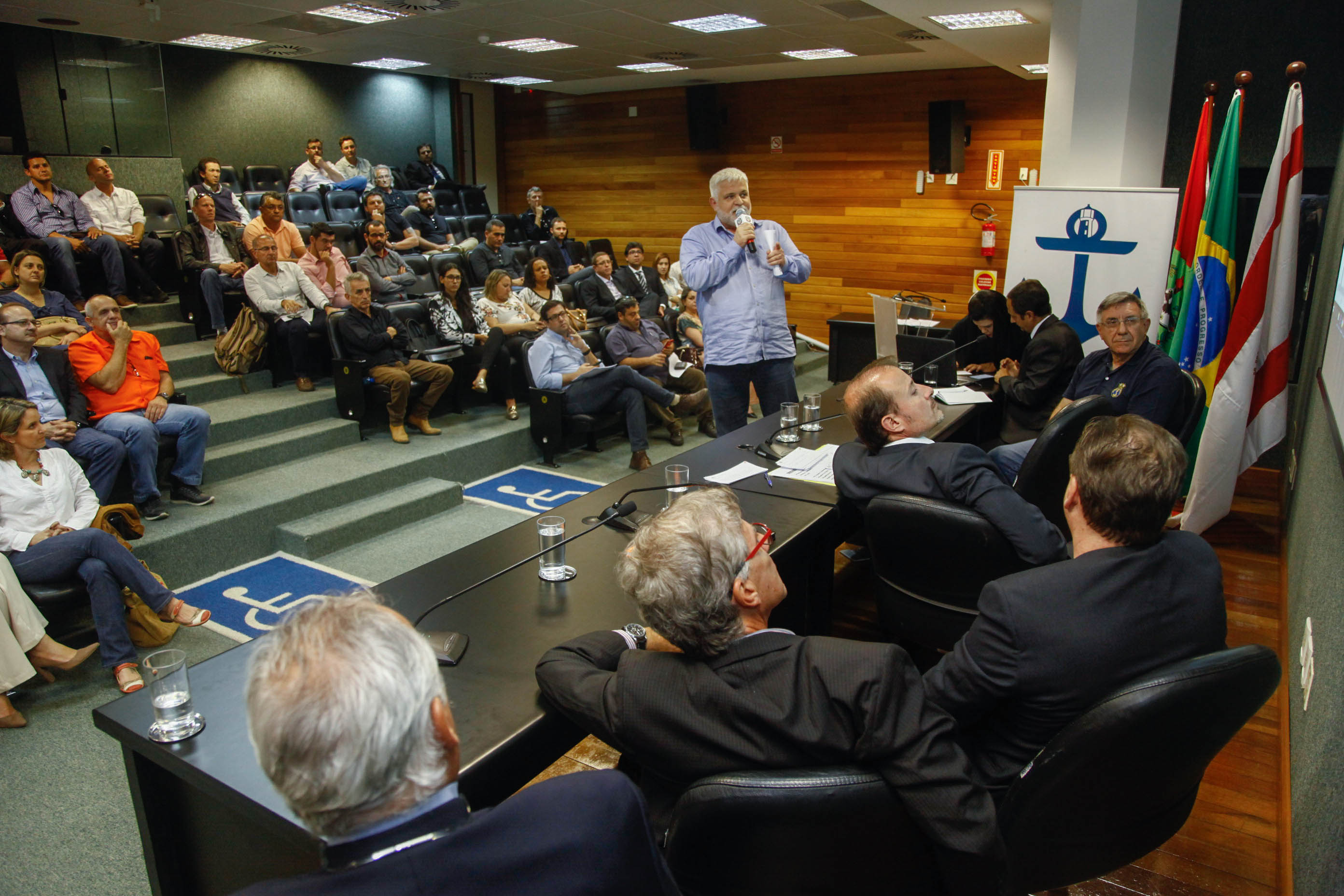 Frente Parlamentar para o Desenvolvimento do Setor Náutico.