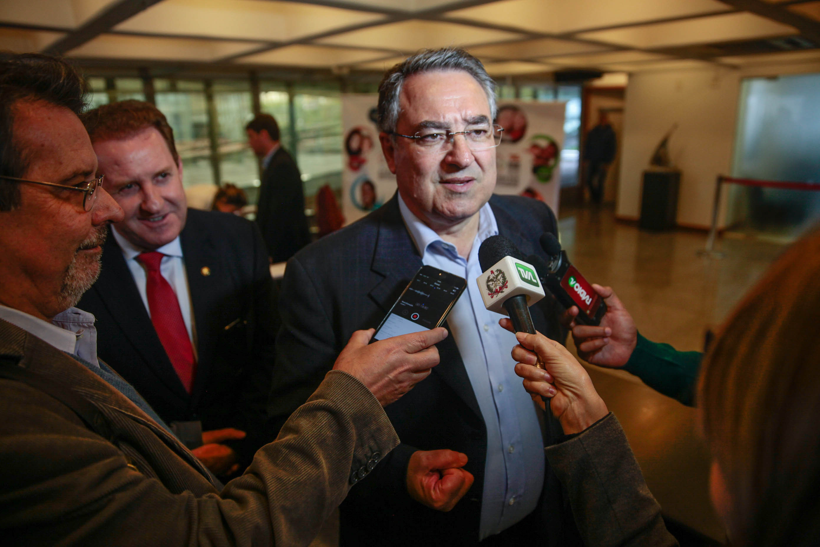Governador Raimundo Colombo (PSD). Capacitação sobre Regulamentação Fundiária em Santa Catarina.