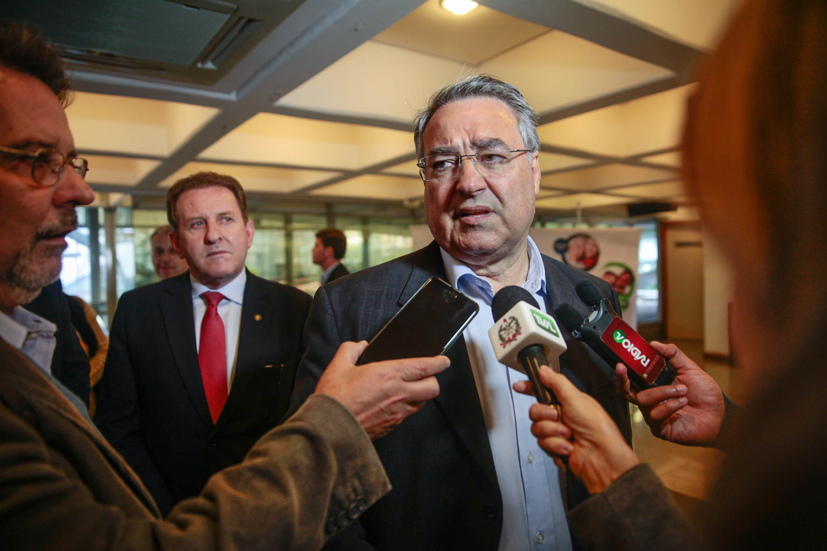 Governador Raimundo Colombo (PSD). Capacitação sobre Regulamentação Fundiária em Santa Catarina.