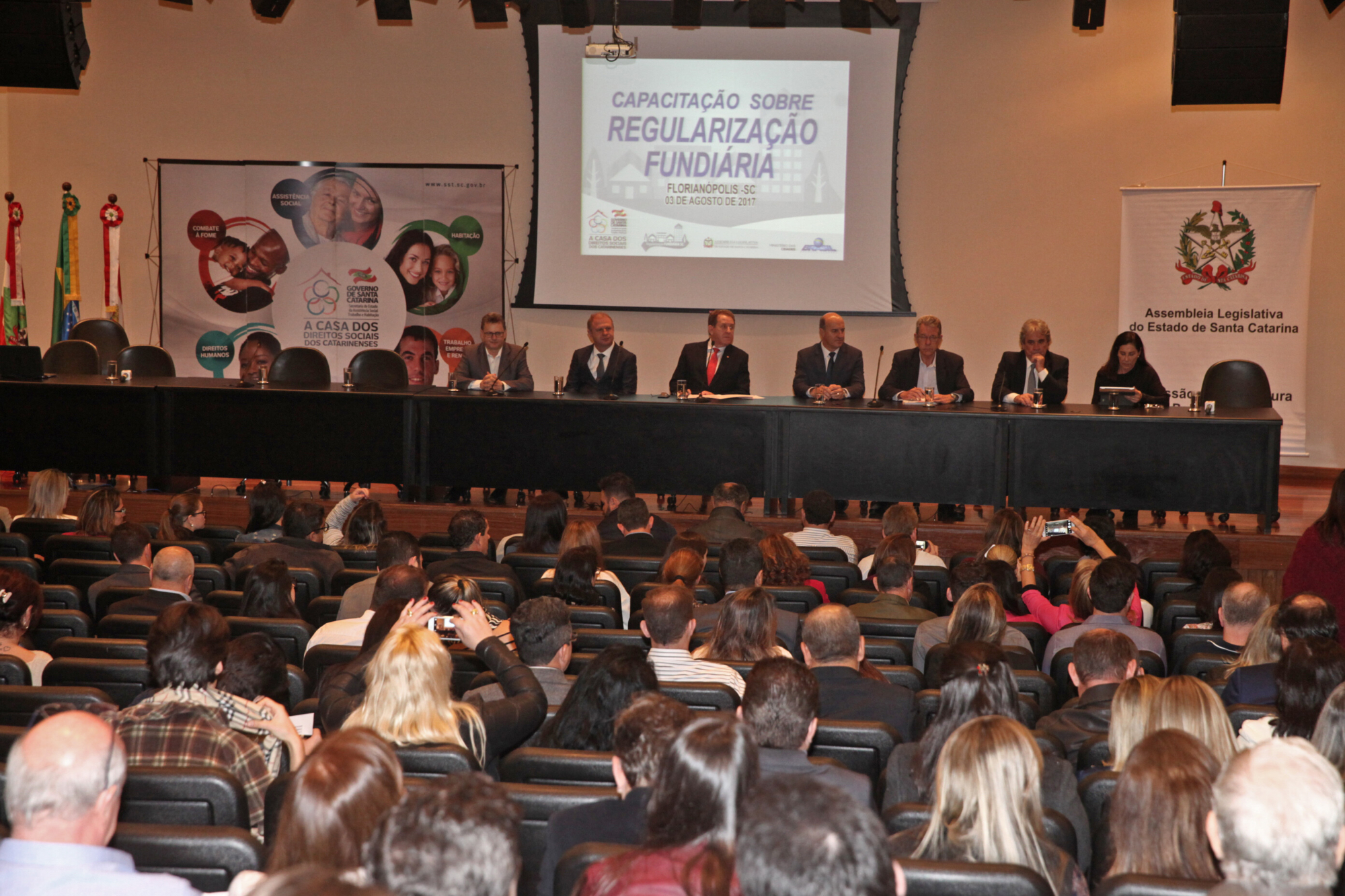 Assembleia sedia evento de capacitação sobre nova lei de regularização fundiária