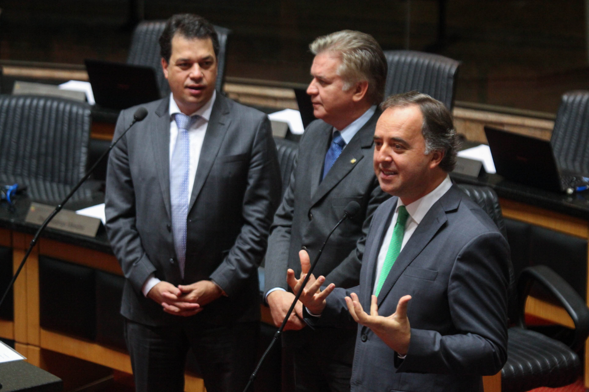 Falta de repasse e fechamento de hospital preocupam deputados
