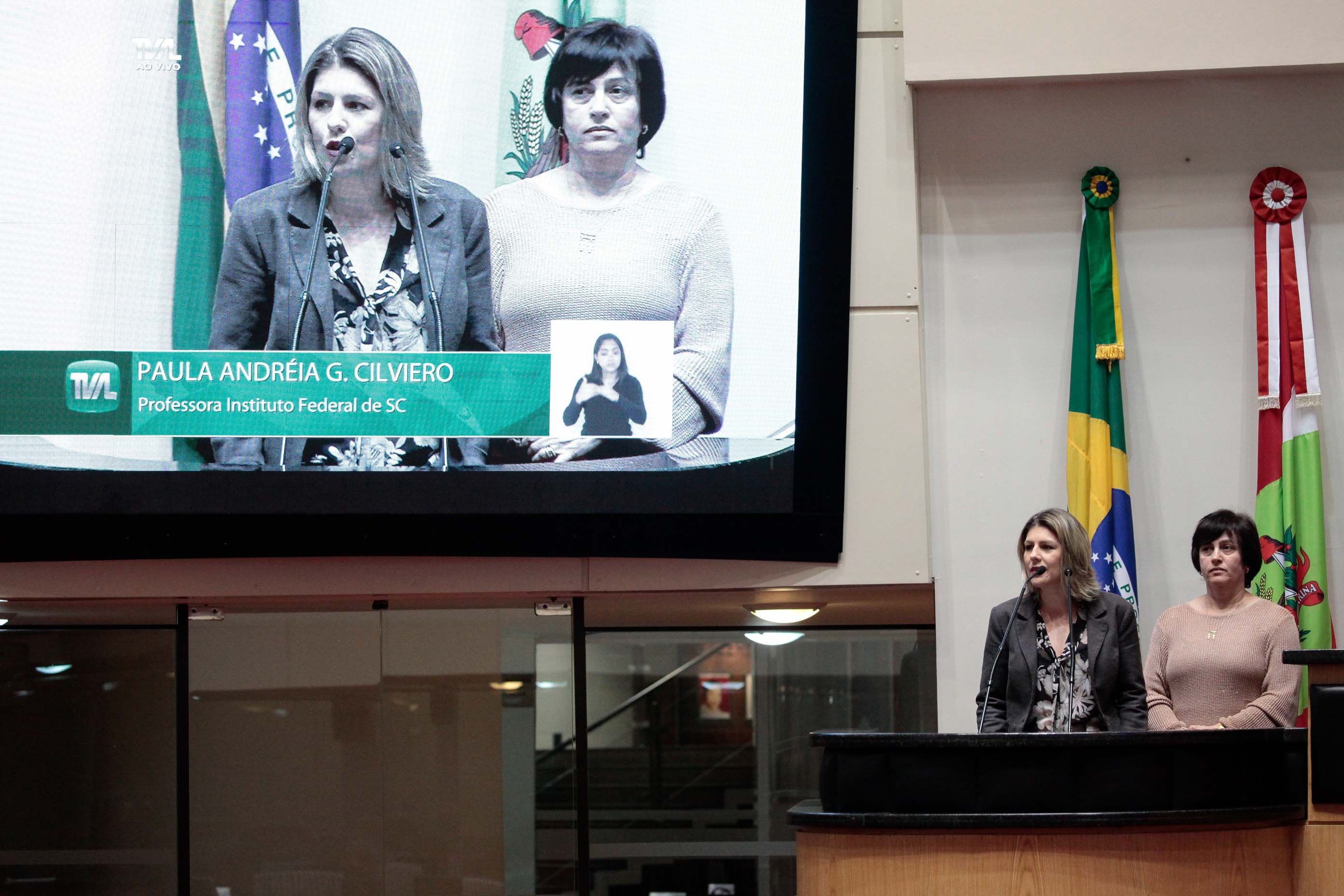 Paula Andréia Cilviero - Professora do Instituto Federal de SC.