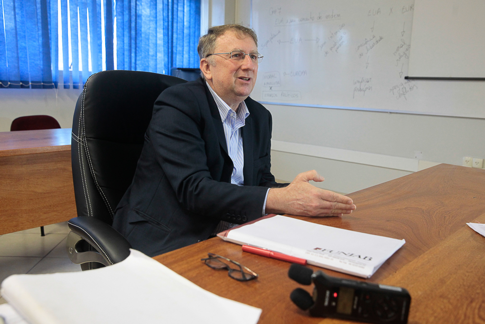 Professor Orides Mezzaroba