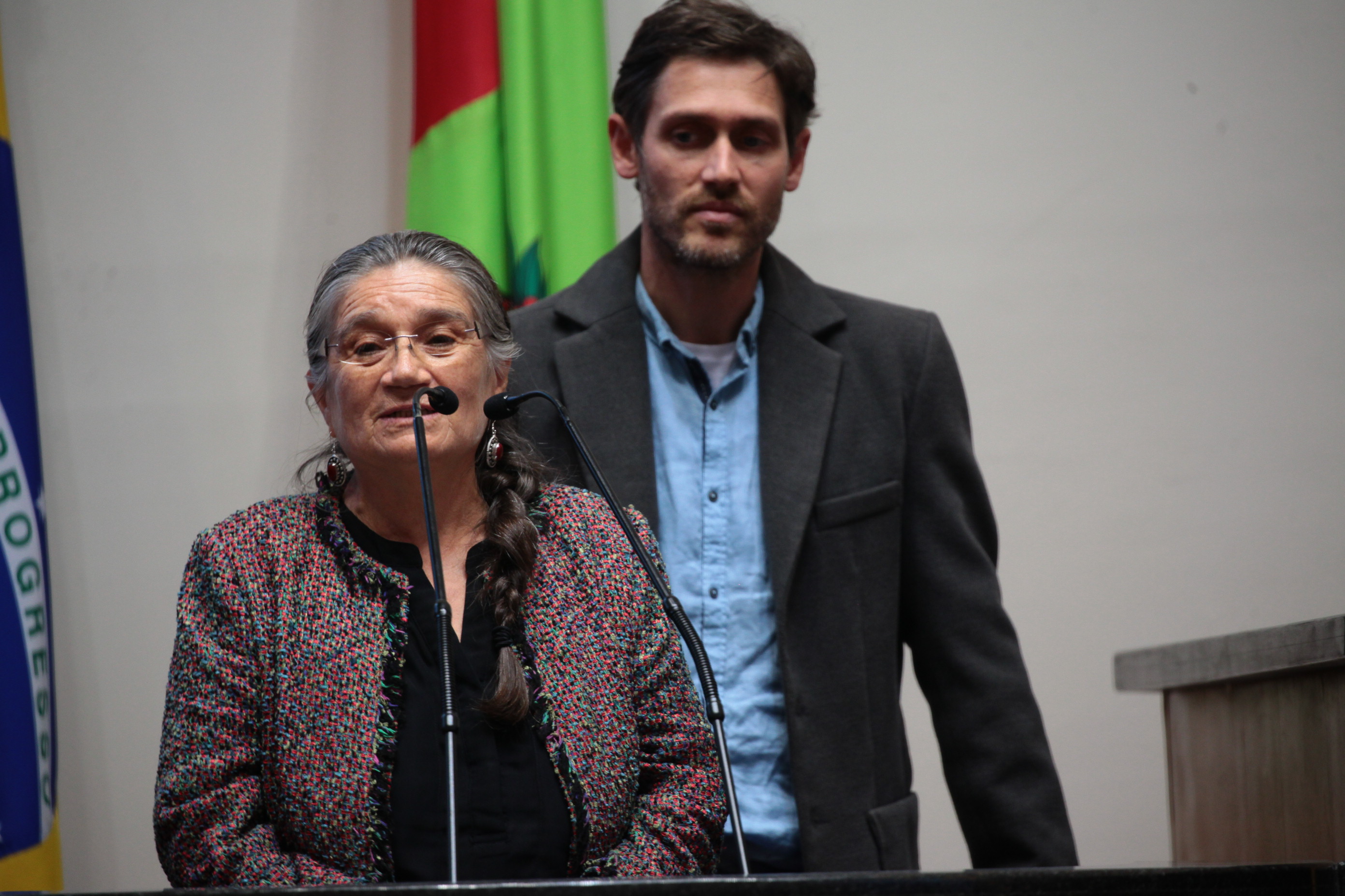 Representantes do Sokhrates apresentam o aplicativo no Plenário.