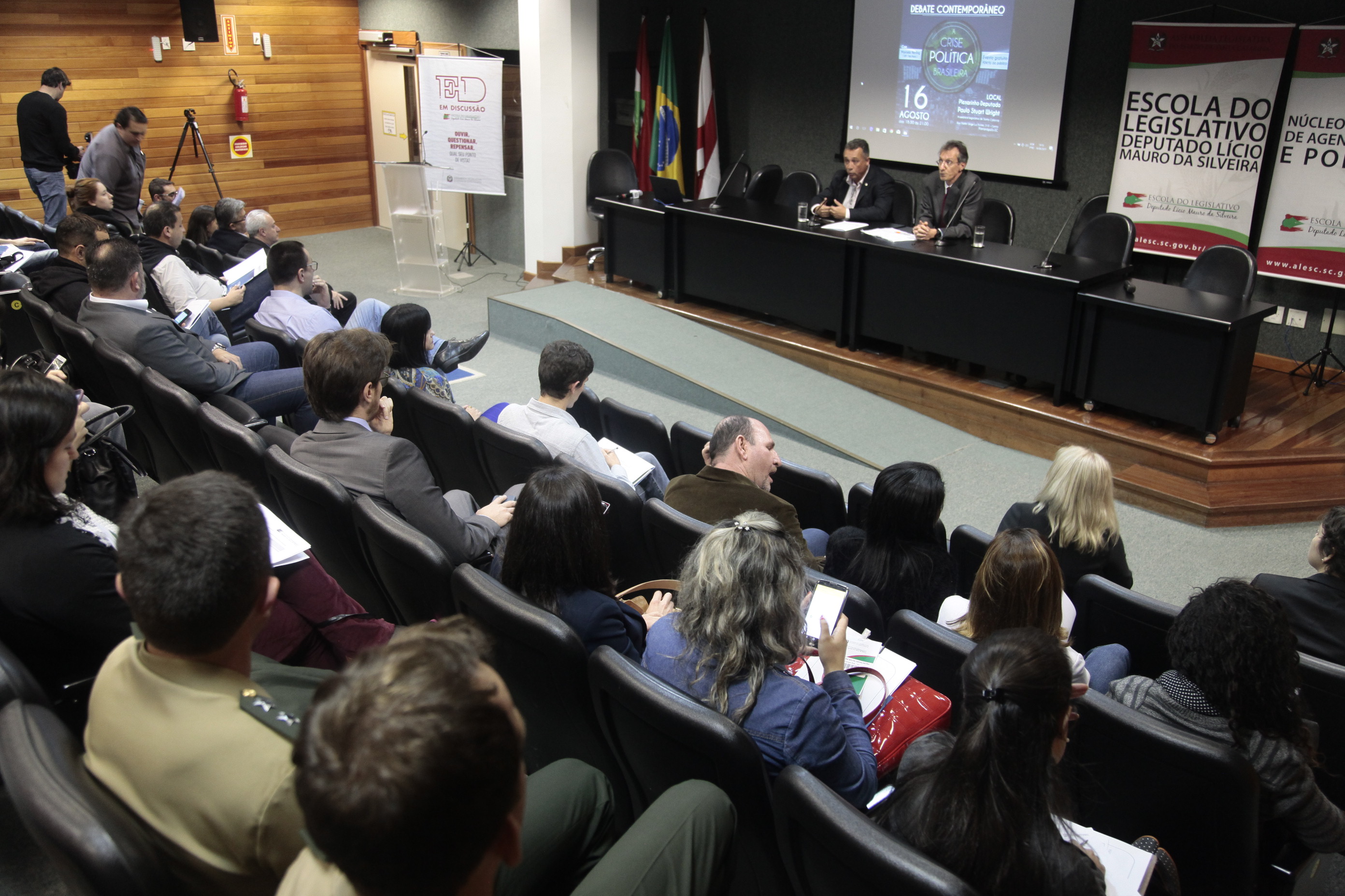 Debate Contemporâneo A Crise Política no Brasil - Marcelo Nerling.